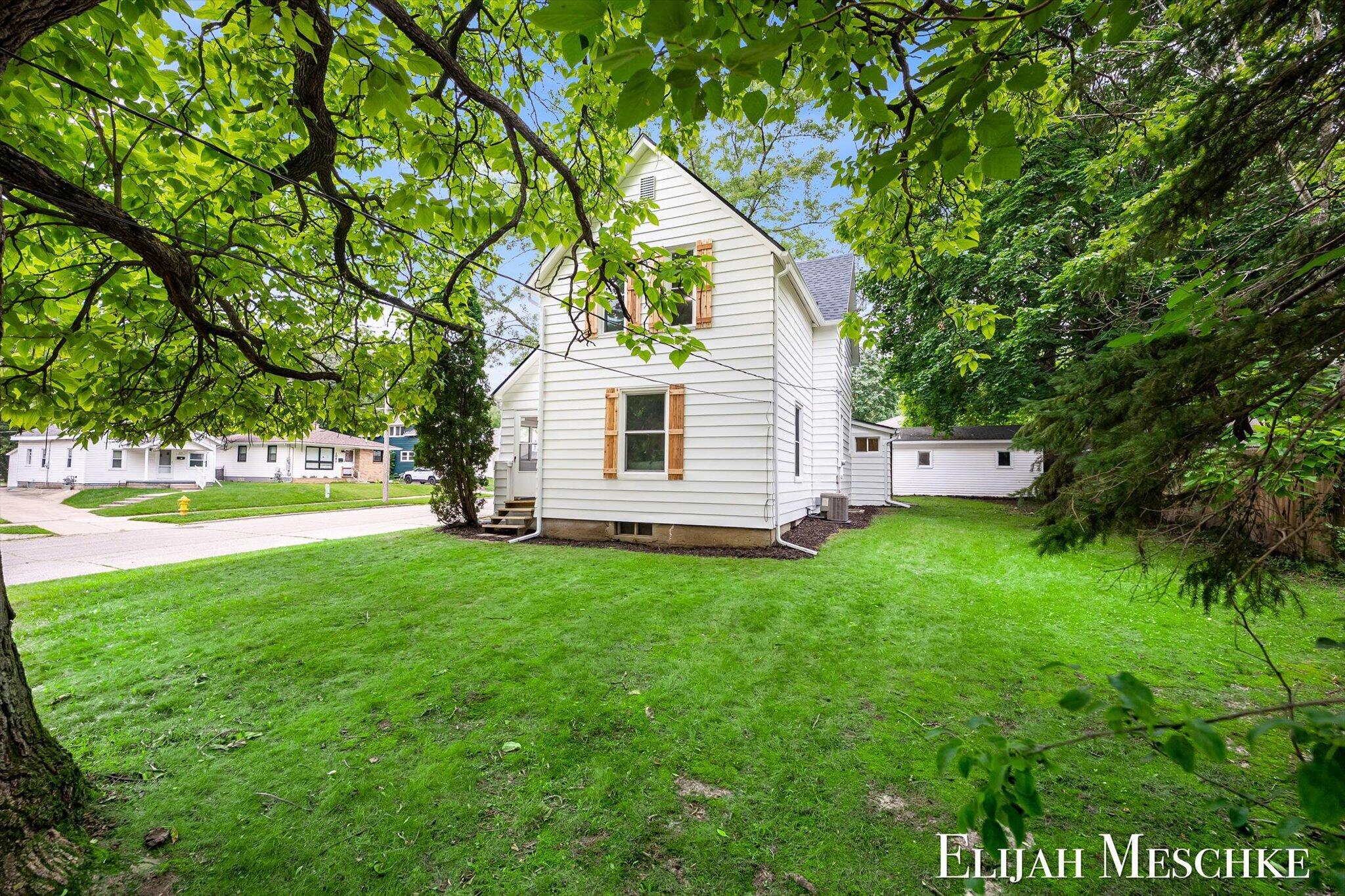 801 Coldbrook Street NE Grand Rapids MI 49503