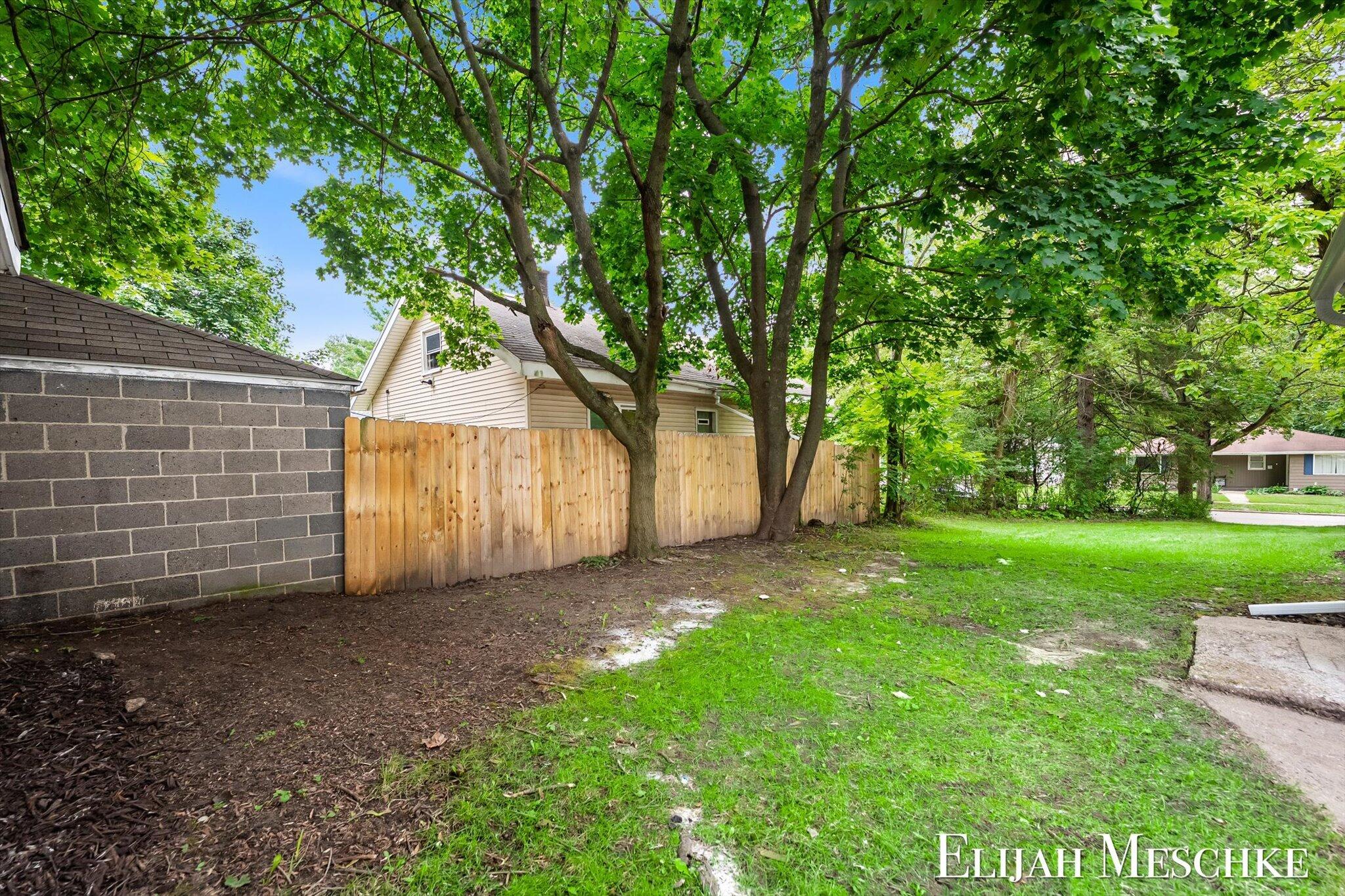 801 Coldbrook Street NE Grand Rapids MI 49503