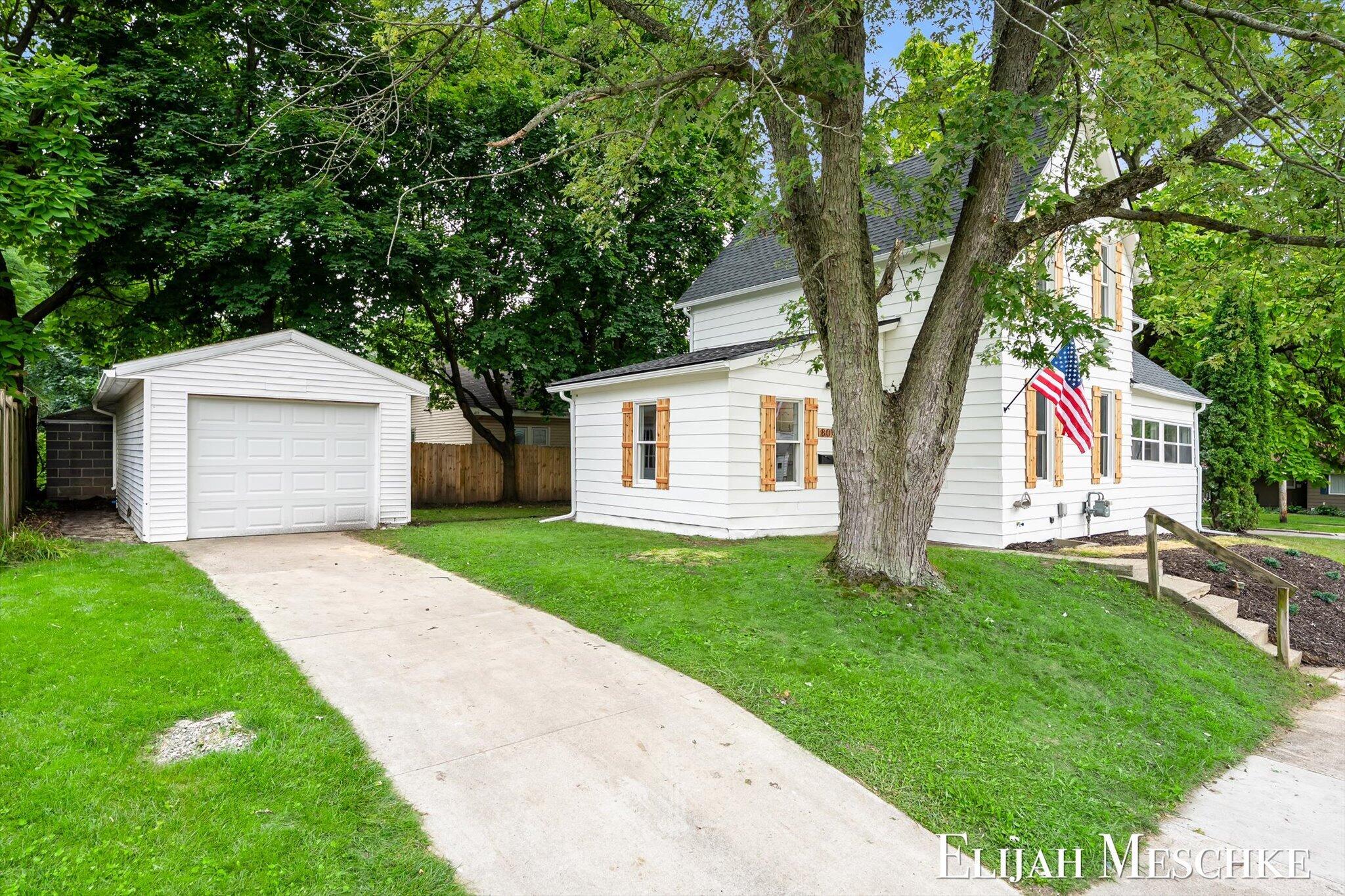 801 Coldbrook Street NE Grand Rapids MI 49503