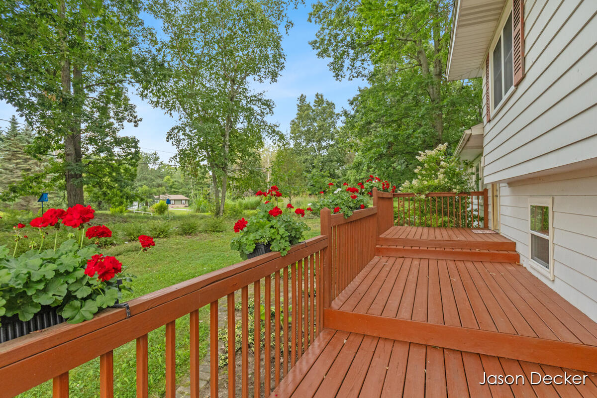 6181 10 Mile Road NE Rockford MI 49341