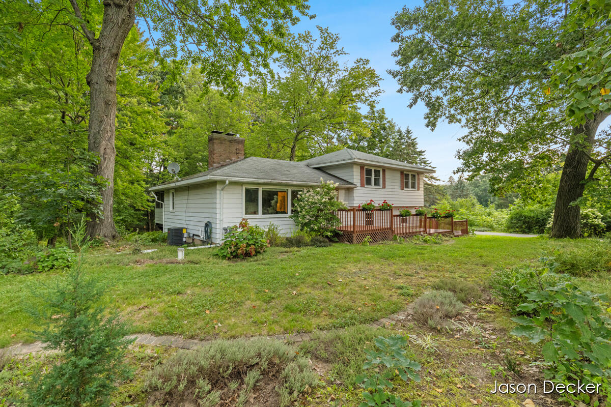 6181 10 Mile Road NE Rockford MI 49341