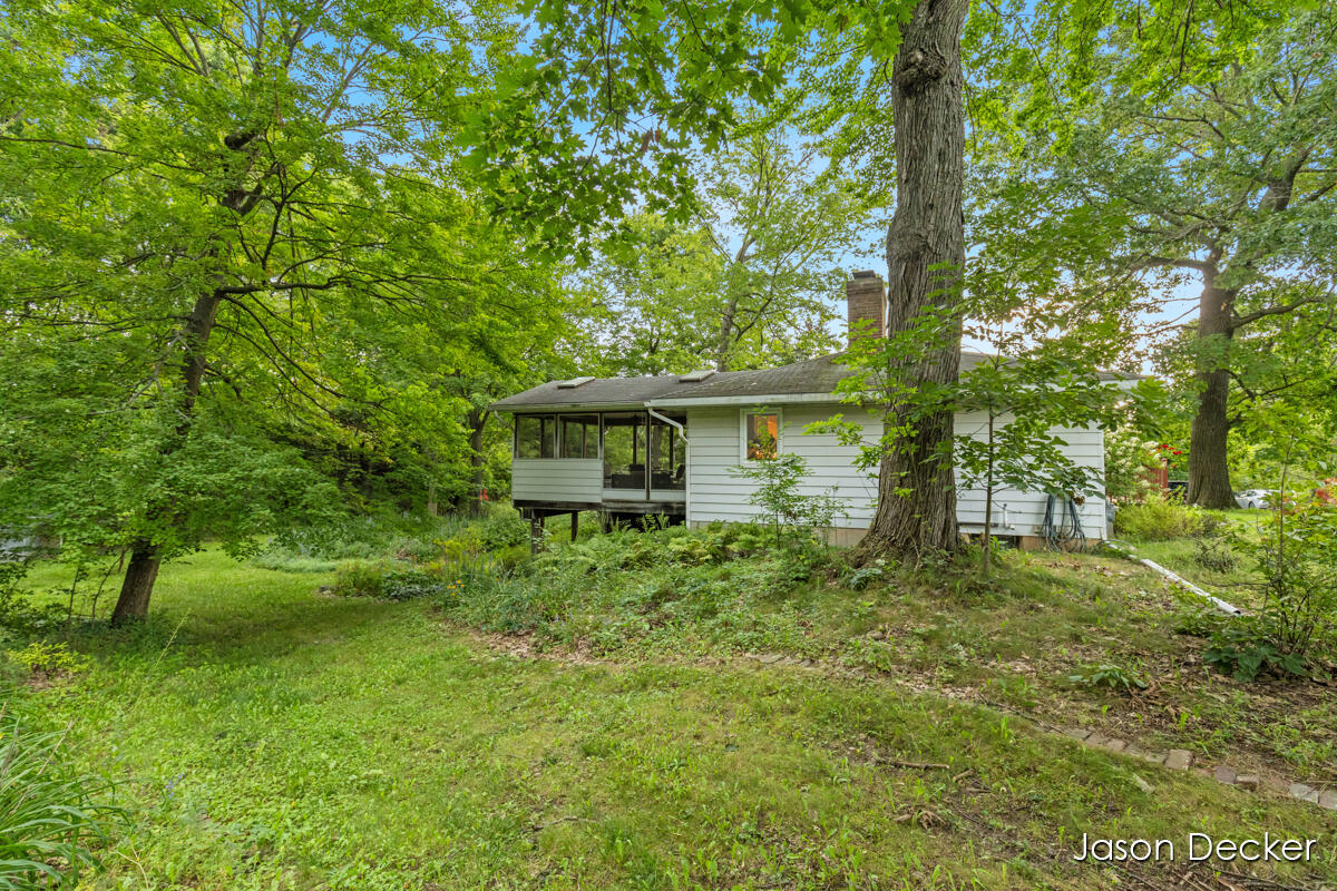6181 10 Mile Road NE Rockford MI 49341
