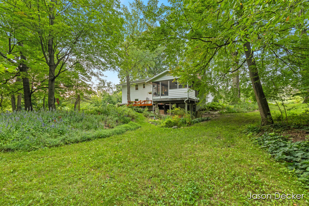 6181 10 Mile Road NE Rockford MI 49341