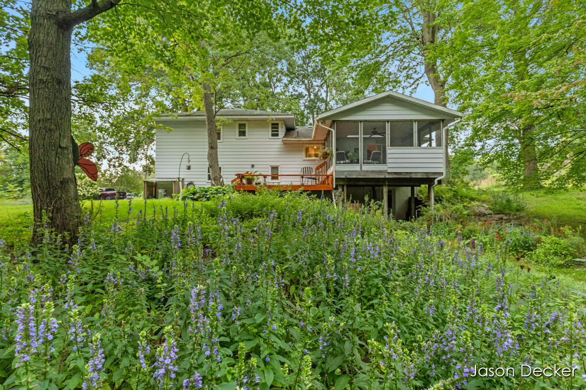 6181 10 Mile Road NE Rockford MI 49341