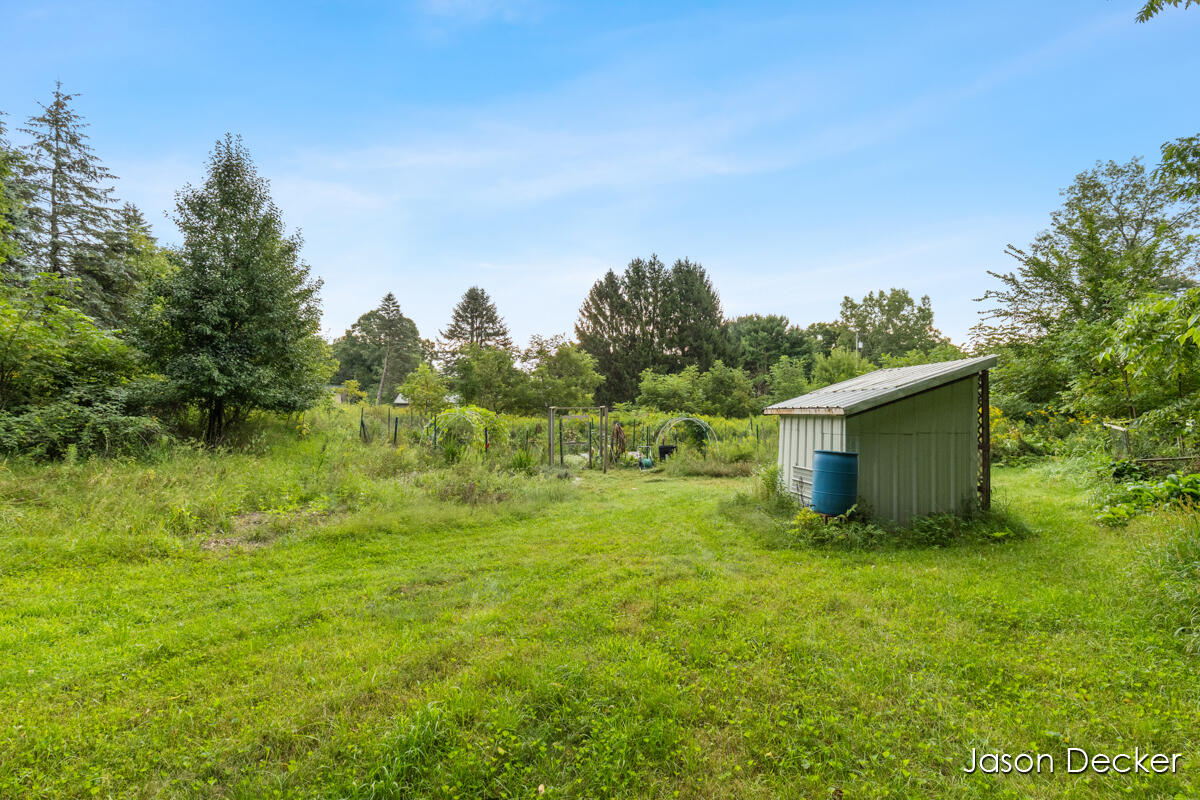 6181 10 Mile Road NE Rockford MI 49341
