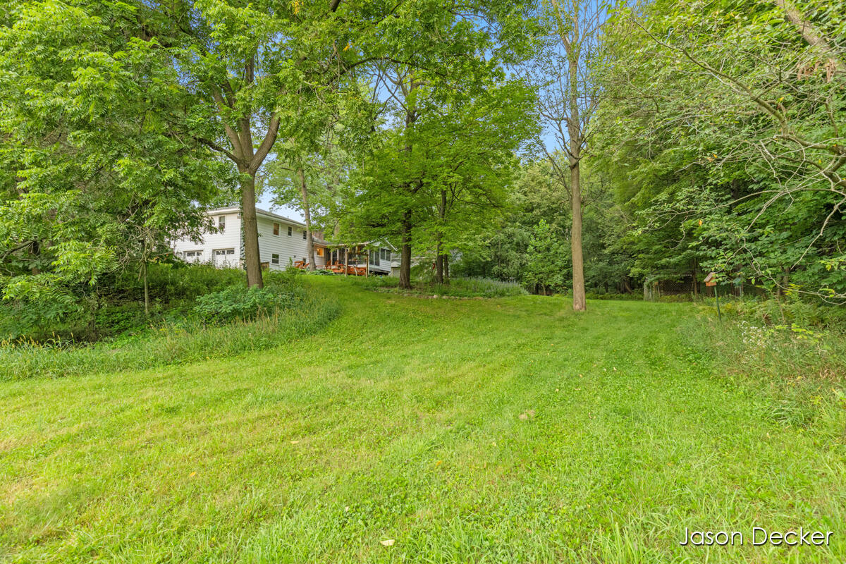 6181 10 Mile Road NE Rockford MI 49341