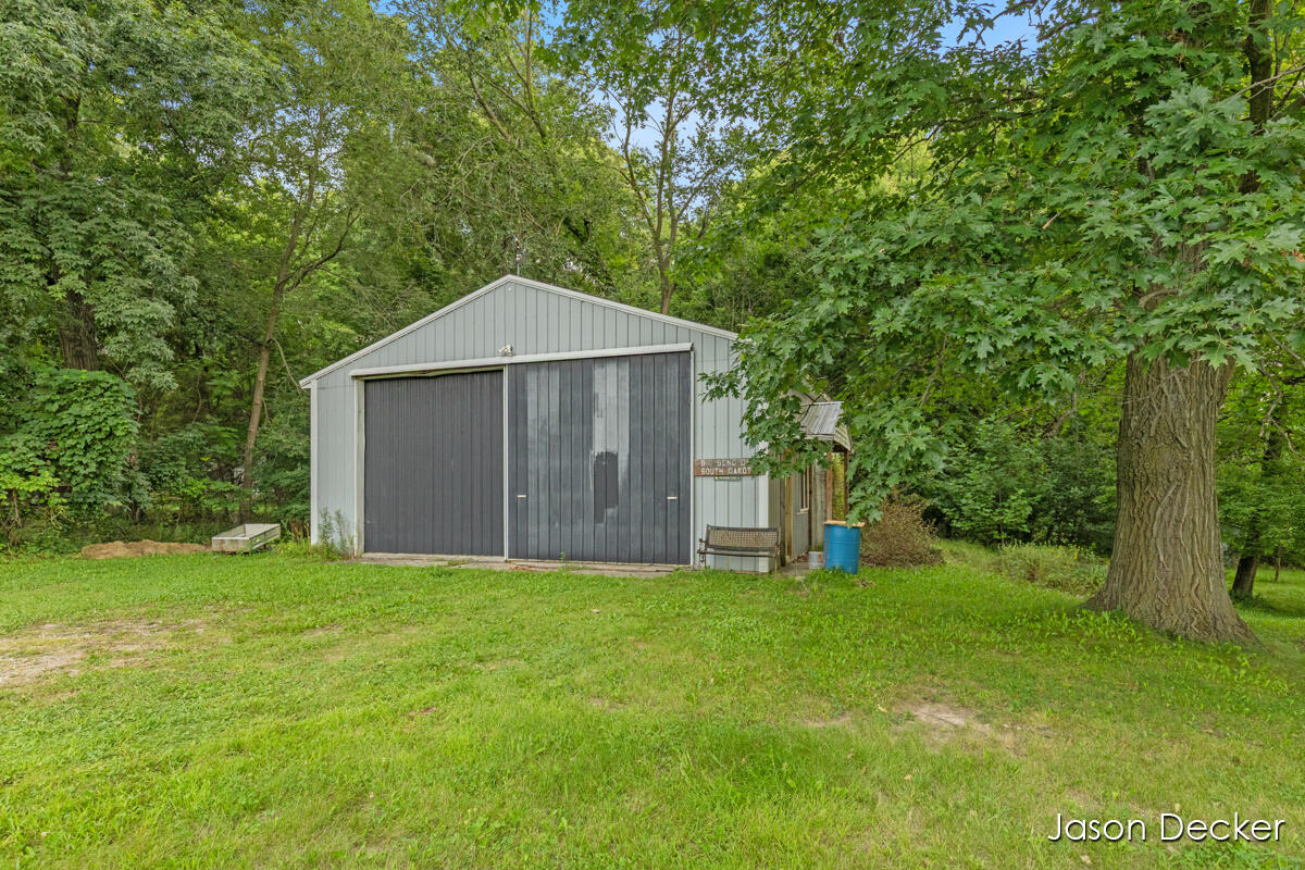 6181 10 Mile Road NE Rockford MI 49341