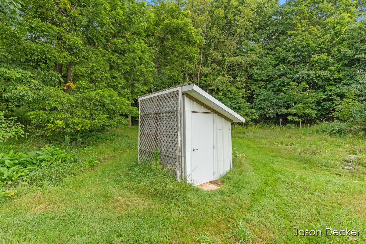 6181 10 Mile Road NE Rockford MI 49341