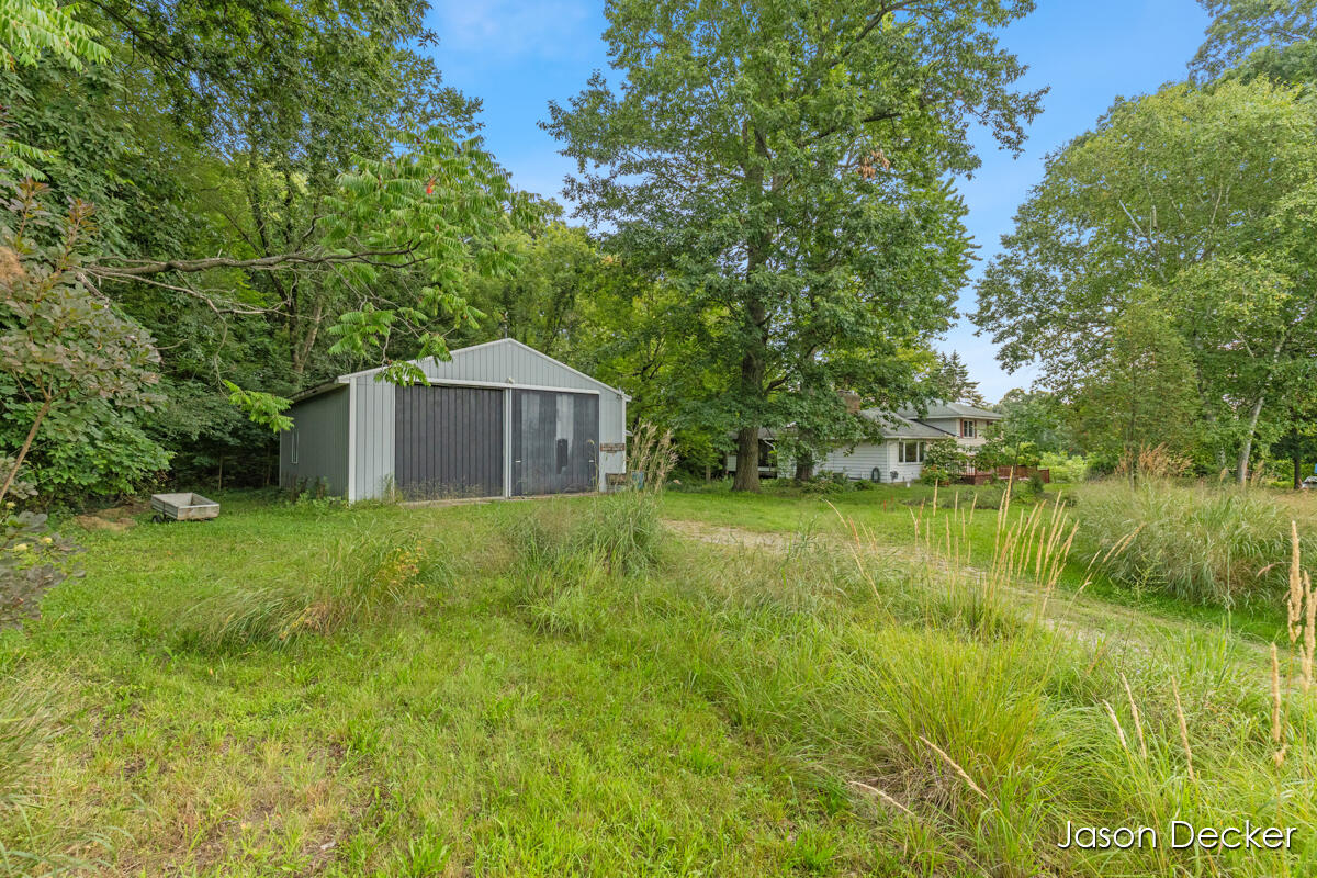 6181 10 Mile Road NE Rockford MI 49341