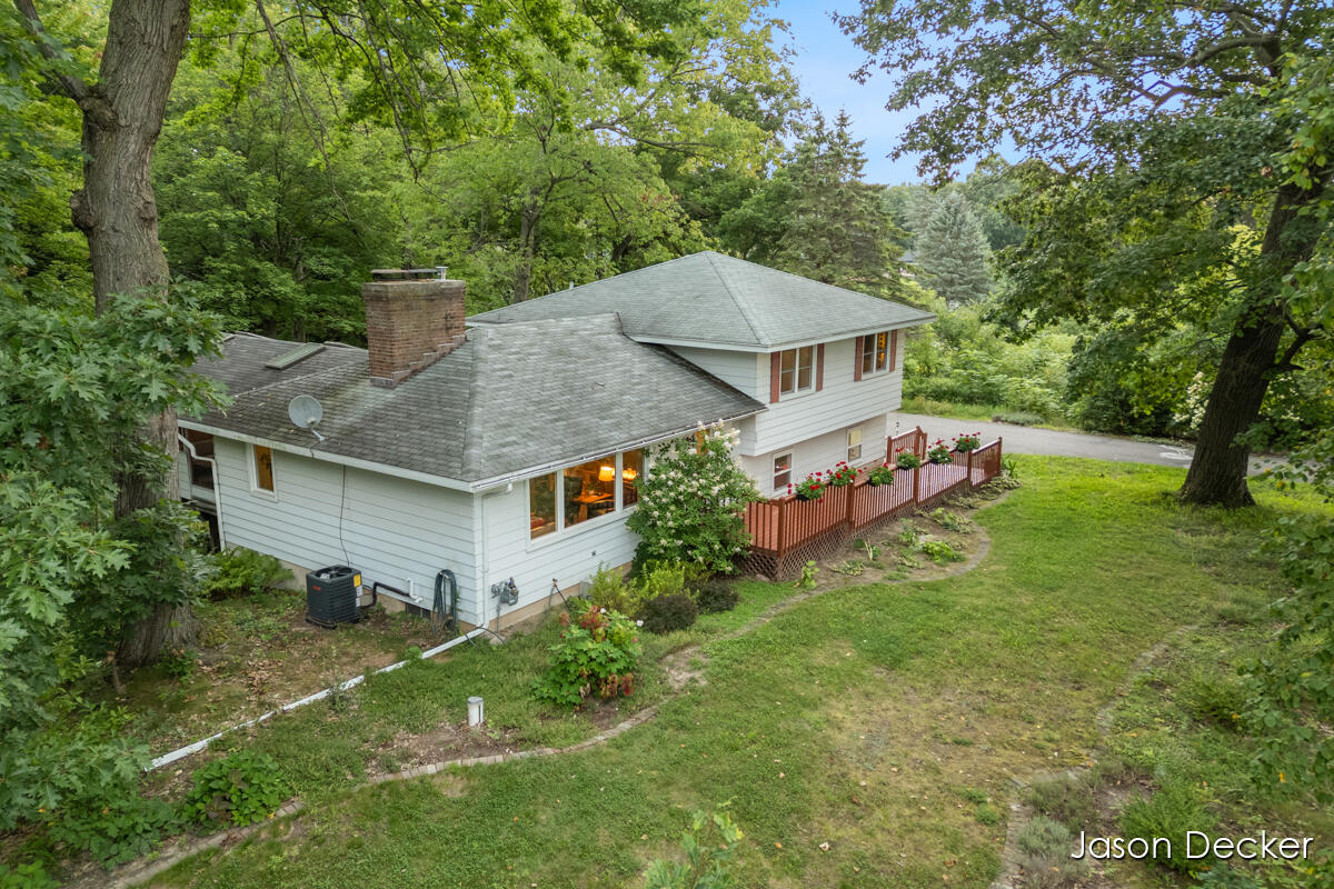 6181 10 Mile Road NE Rockford MI 49341