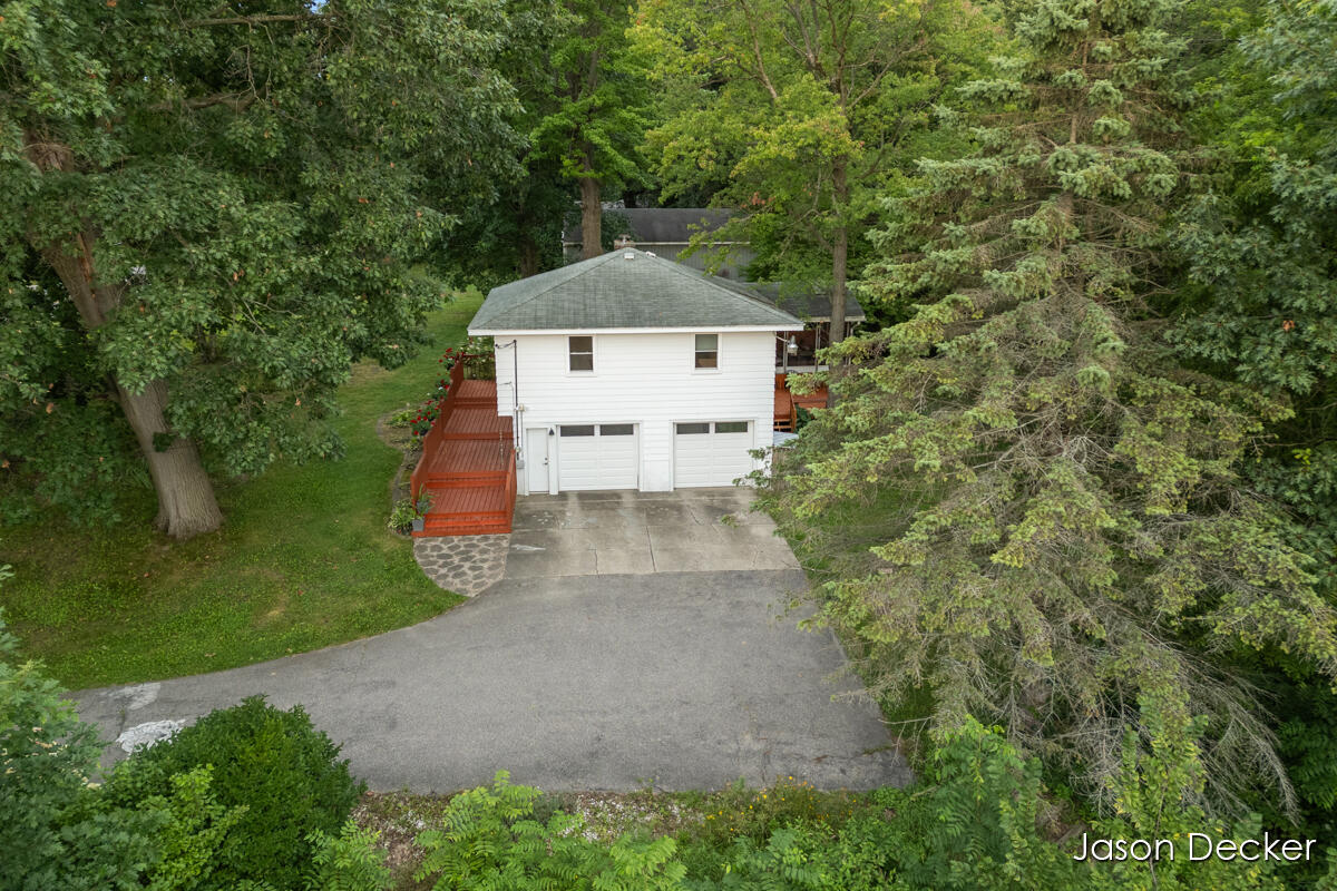 6181 10 Mile Road NE Rockford MI 49341