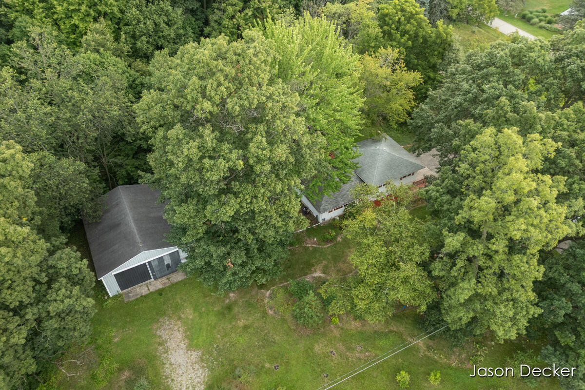 6181 10 Mile Road NE Rockford MI 49341