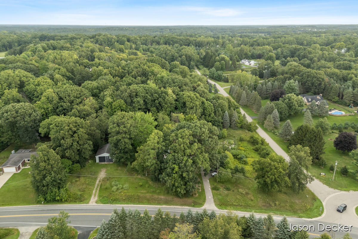 6181 10 Mile Road NE Rockford MI 49341