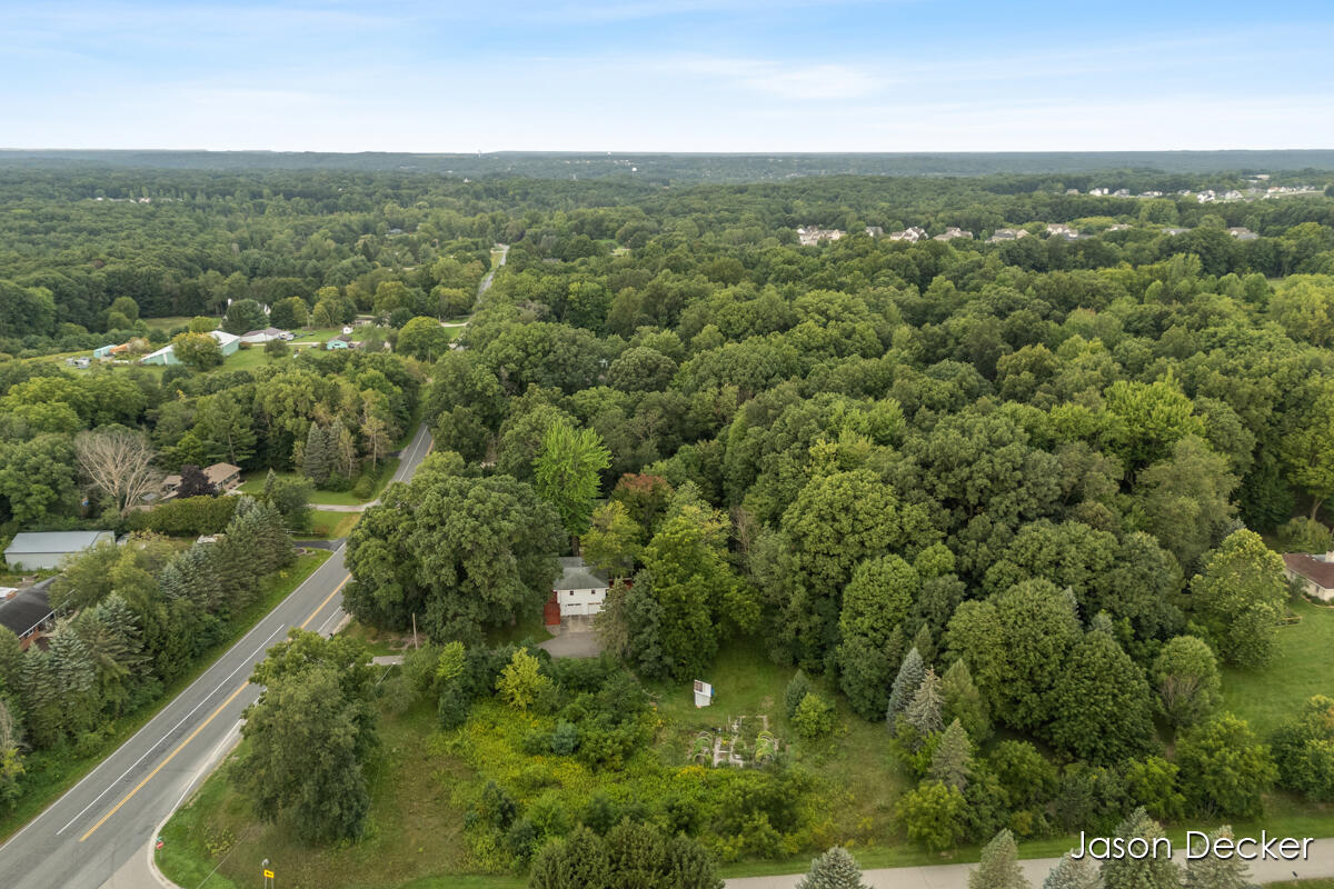 6181 10 Mile Road NE Rockford MI 49341