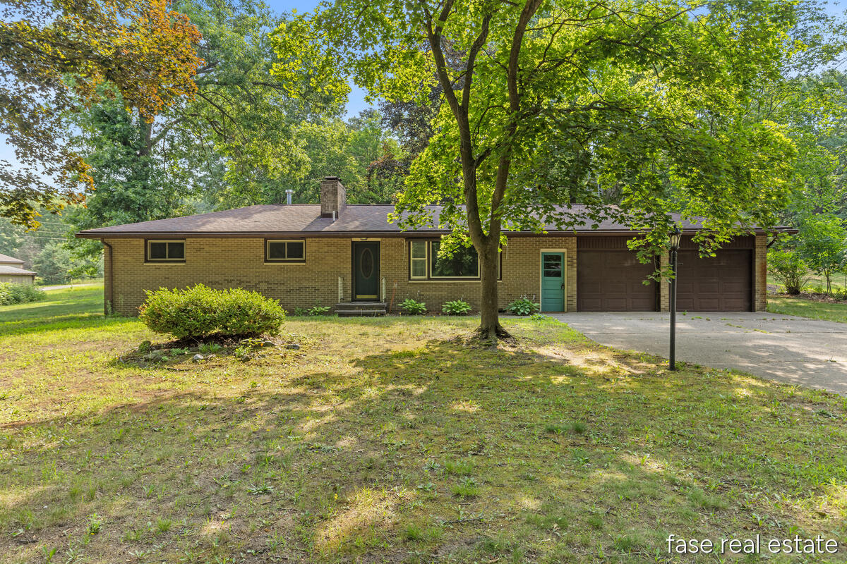 7676 Courtland Drive NE Rockford MI 49341