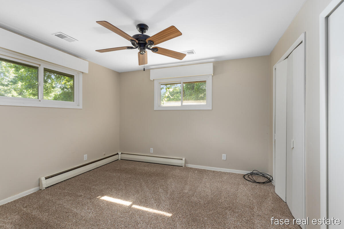 7676 Courtland Drive NE Rockford MI 49341