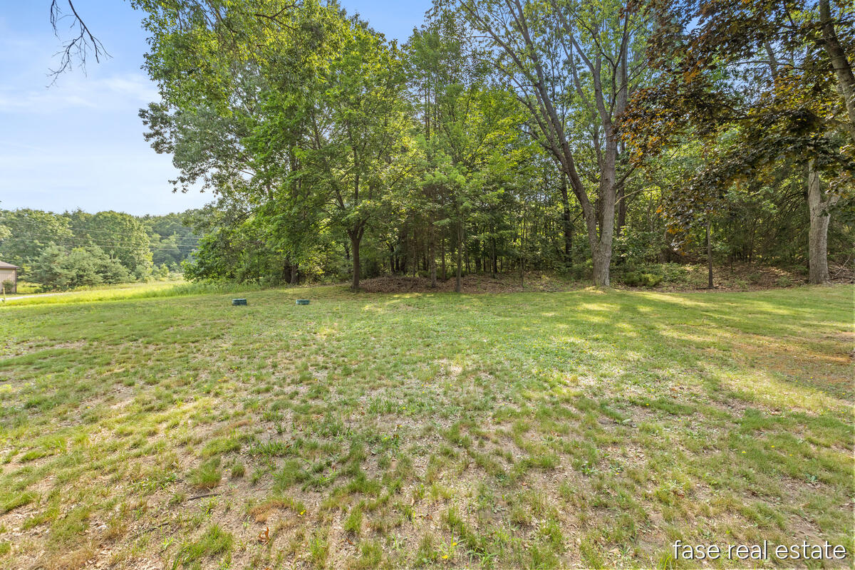7676 Courtland Drive NE Rockford MI 49341