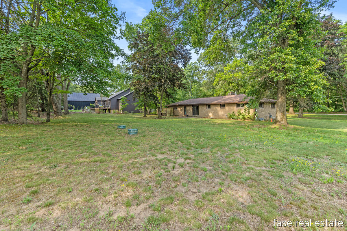 7676 Courtland Drive NE Rockford MI 49341