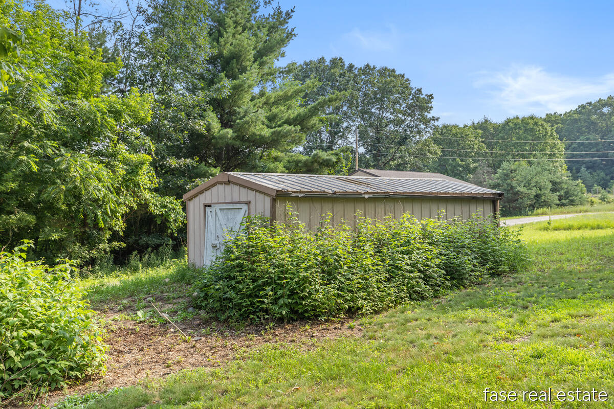 7676 Courtland Drive NE Rockford MI 49341