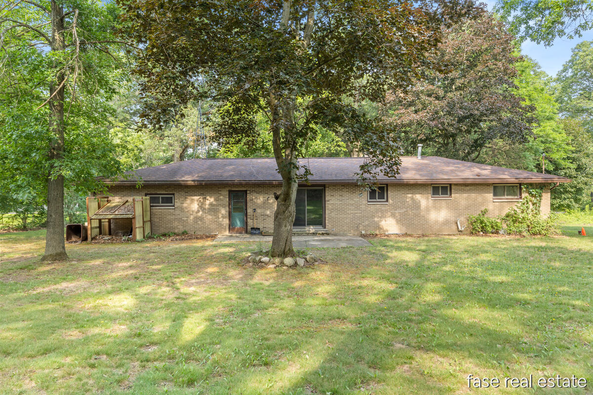7676 Courtland Drive NE Rockford MI 49341