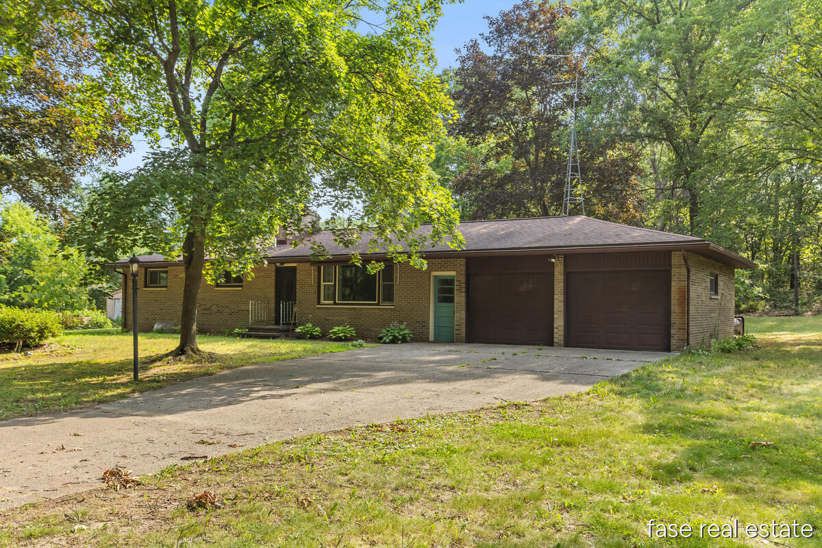7676 Courtland Drive NE Rockford MI 49341