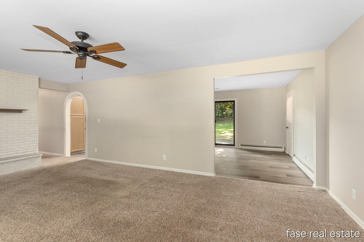 7676 Courtland Drive NE Rockford MI 49341