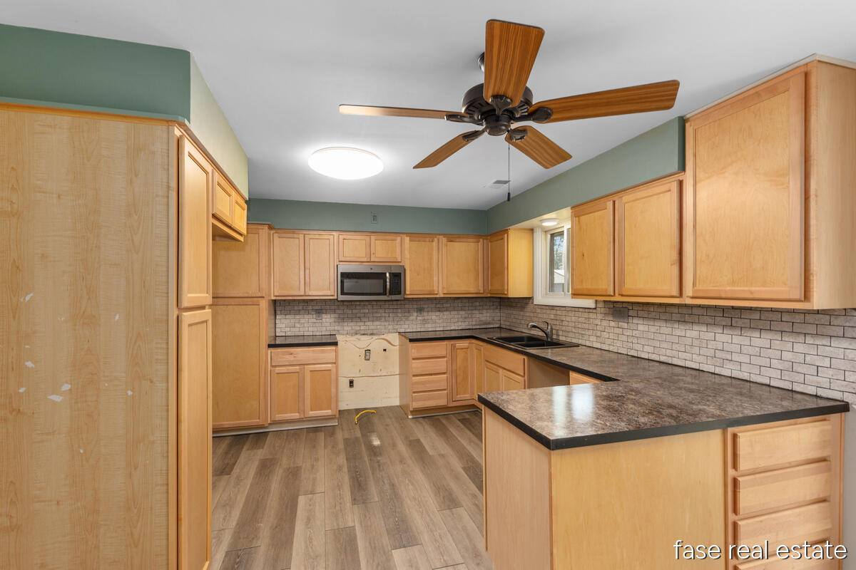 7676 Courtland Drive NE Rockford MI 49341