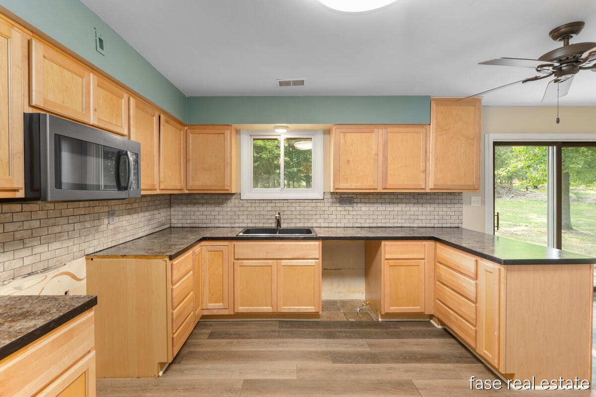 7676 Courtland Drive NE Rockford MI 49341