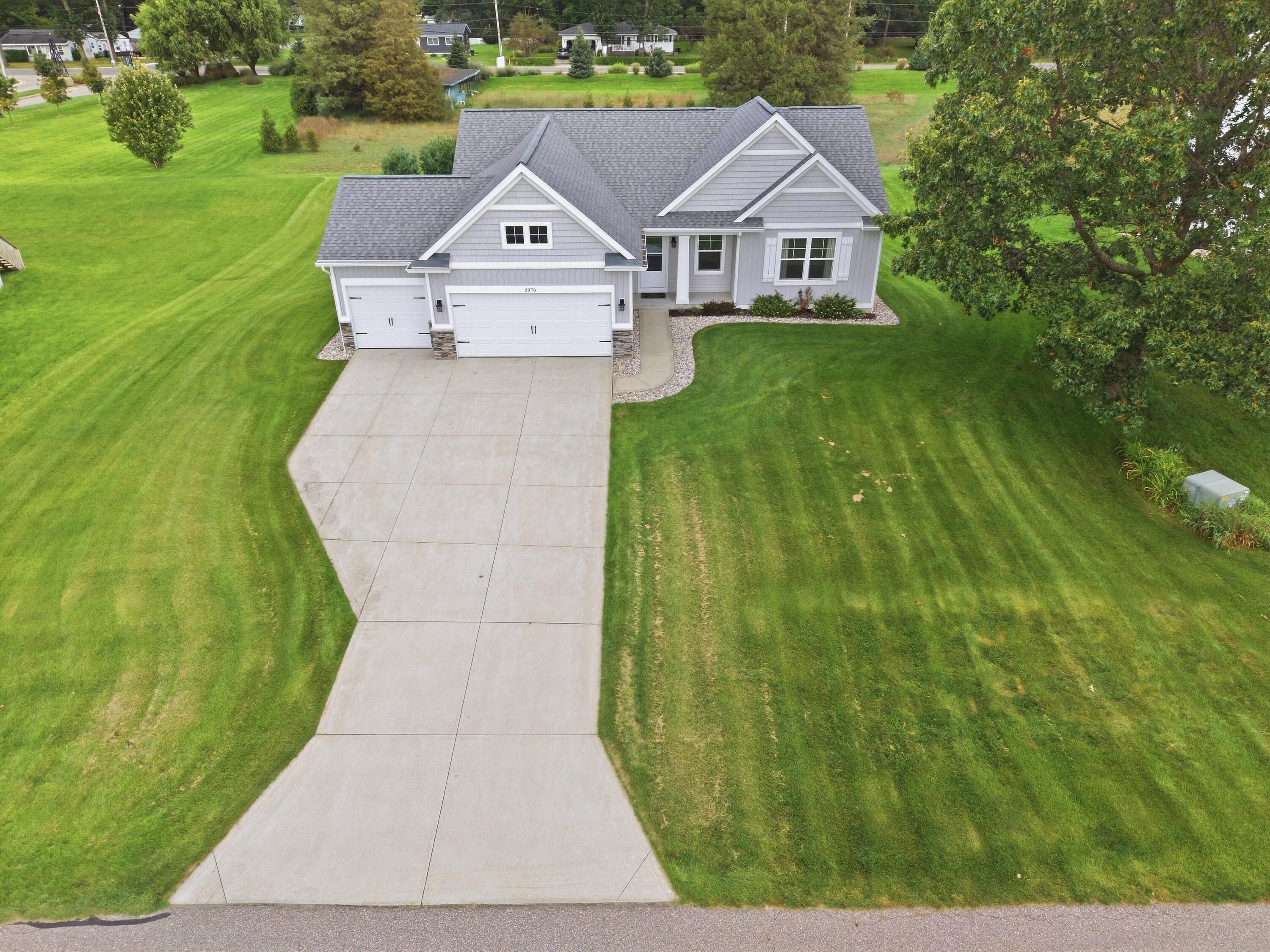 2076 Poplar Court Muskegon MI 49445