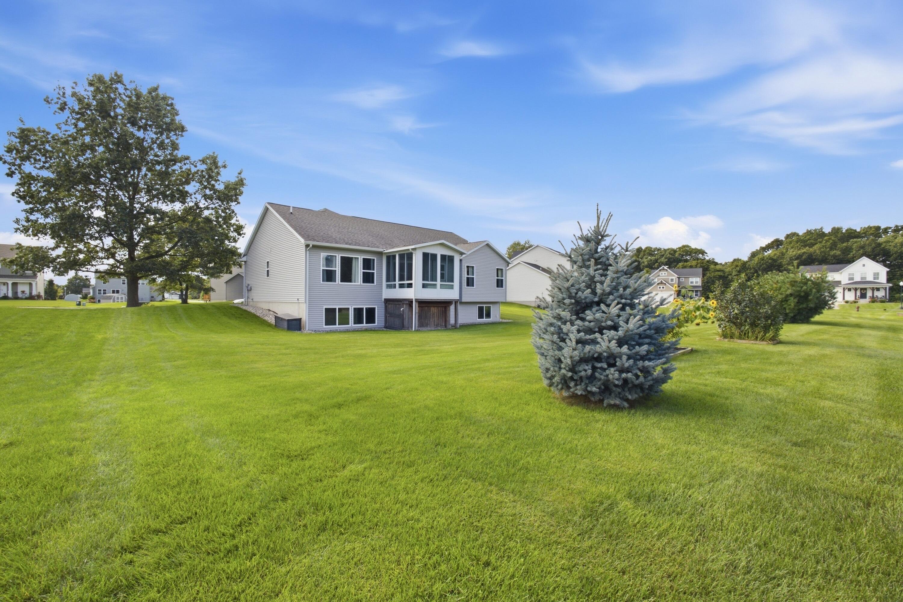 2076 Poplar Court Muskegon MI 49445