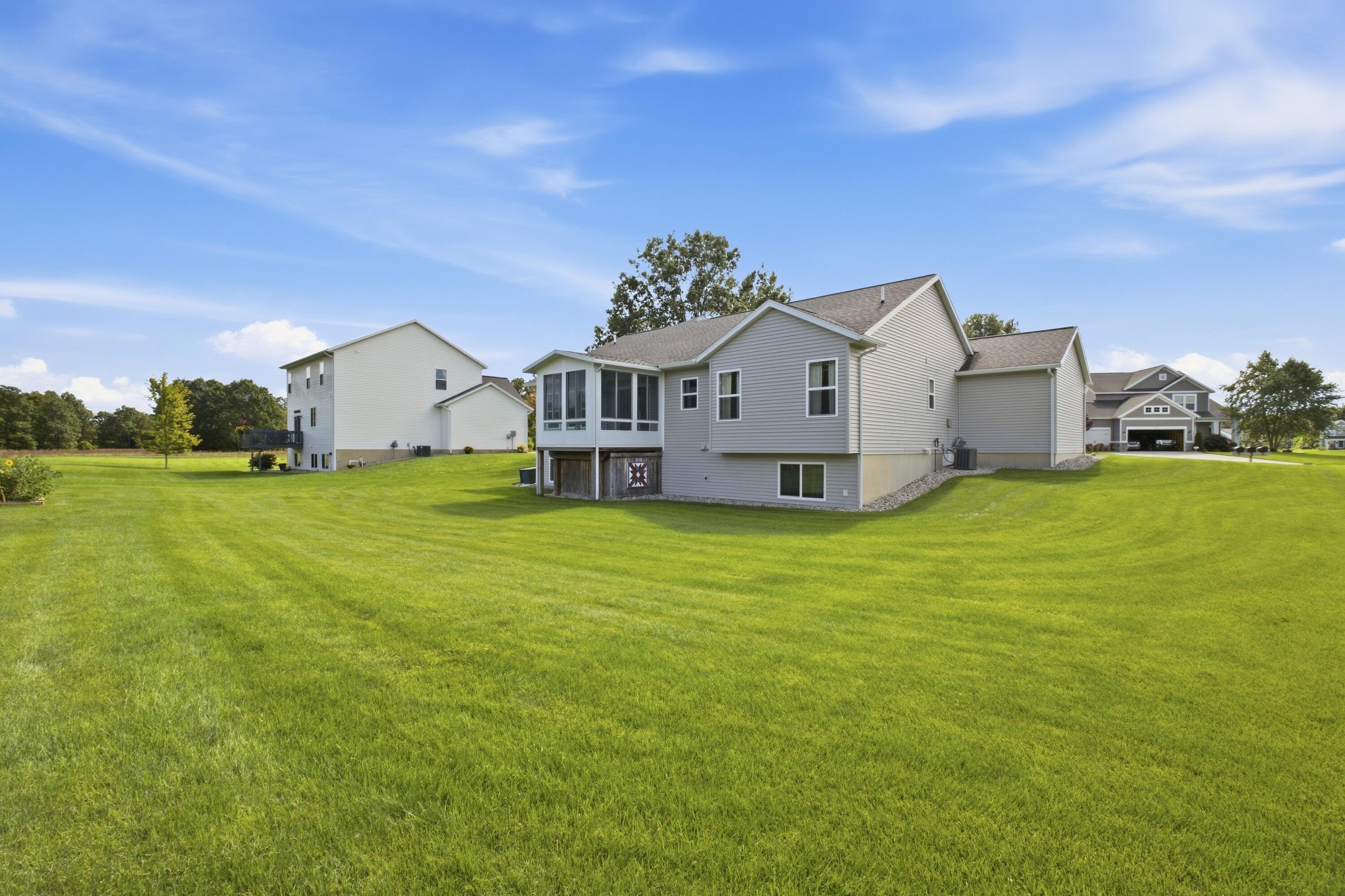 2076 Poplar Court Muskegon MI 49445