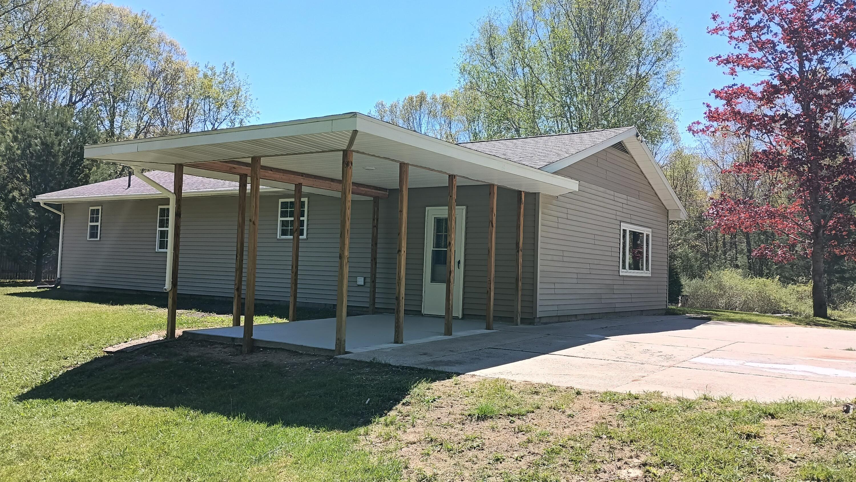 6816 W Victory Drive Ludington MI 49431