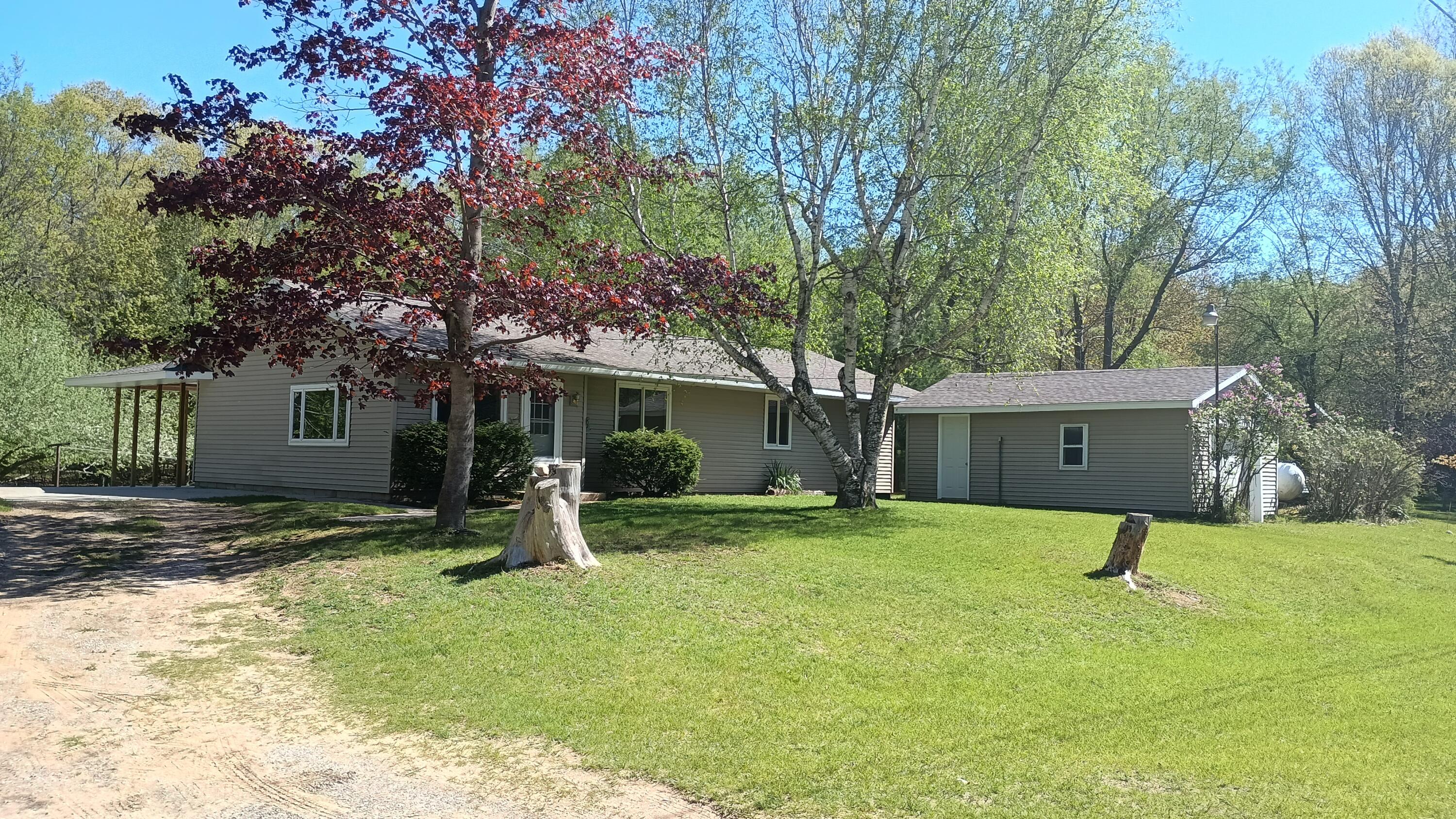 6816 W Victory Drive Ludington MI 49431