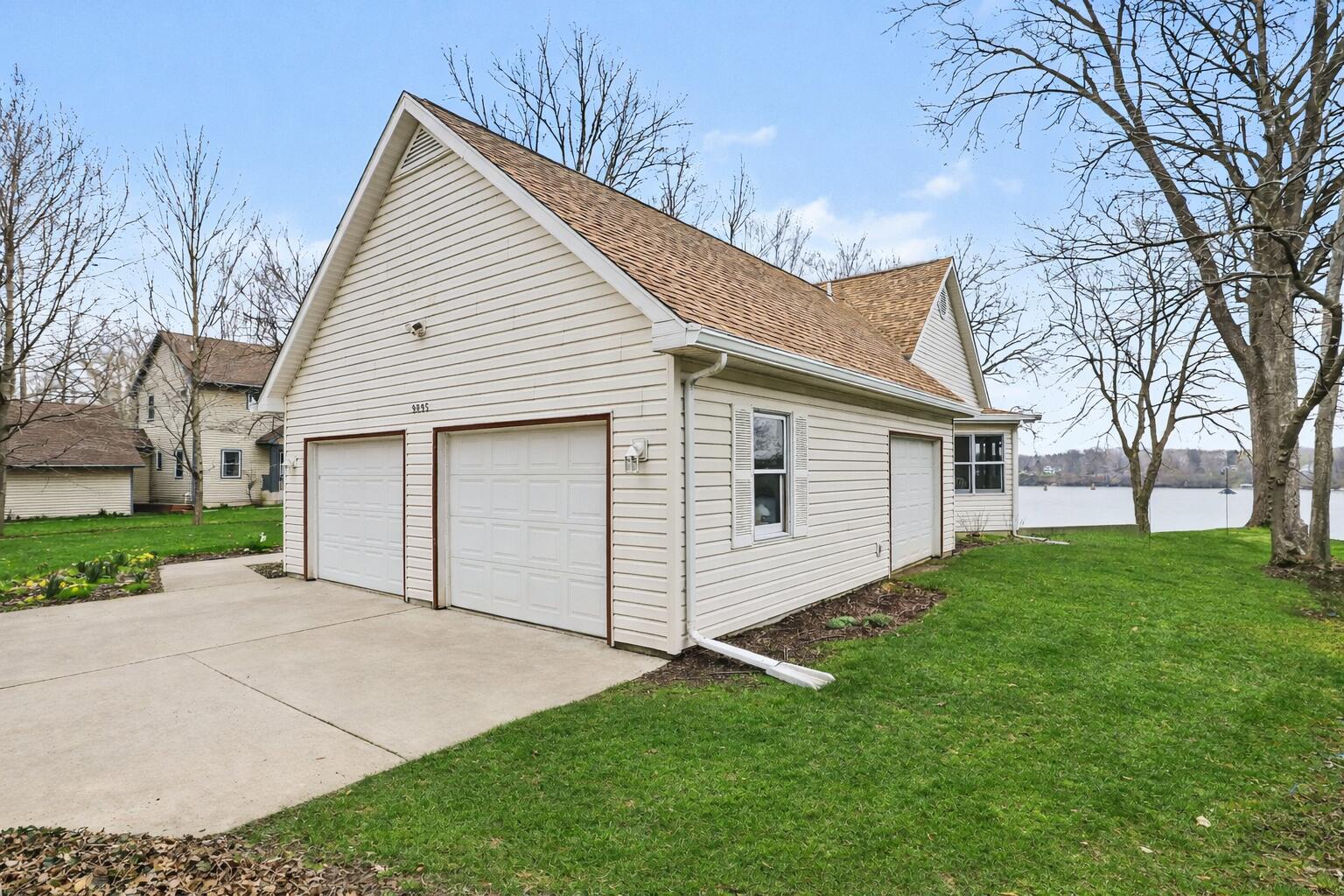 9895 Lakeview Drive Berrien Springs MI 49103