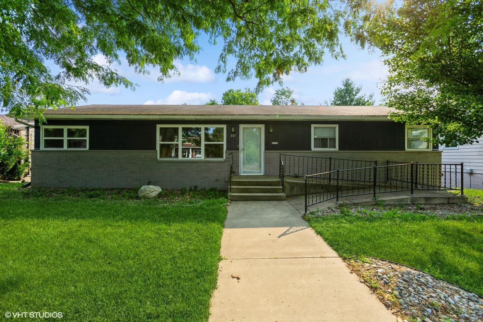 New Buffalo MI, 221 S Whittaker Street