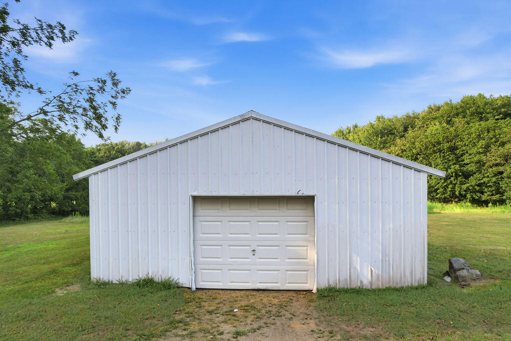 6649 122nd Avenue Fennville MI 49408