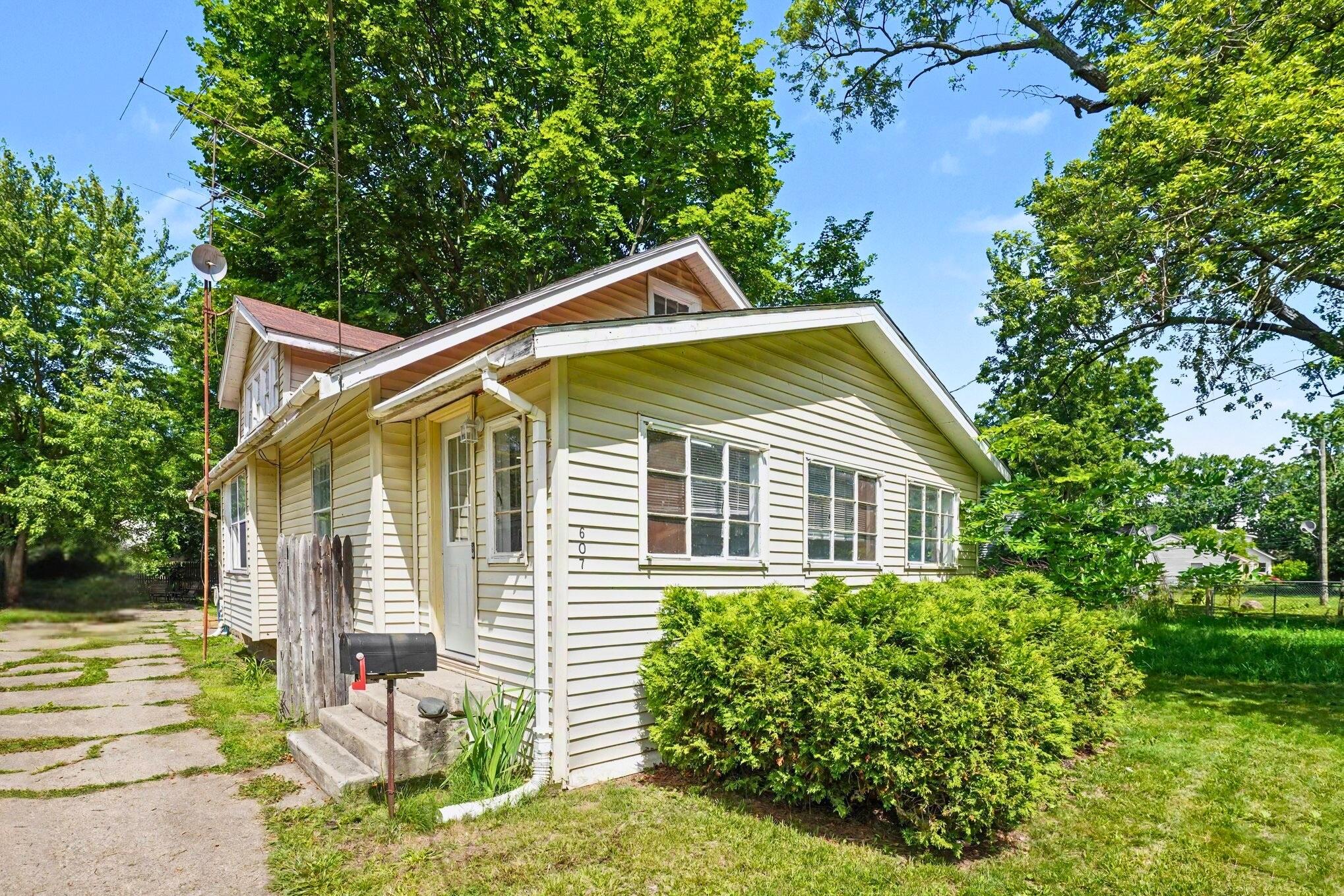 607 Ira Avenue Kalamazoo MI 49048