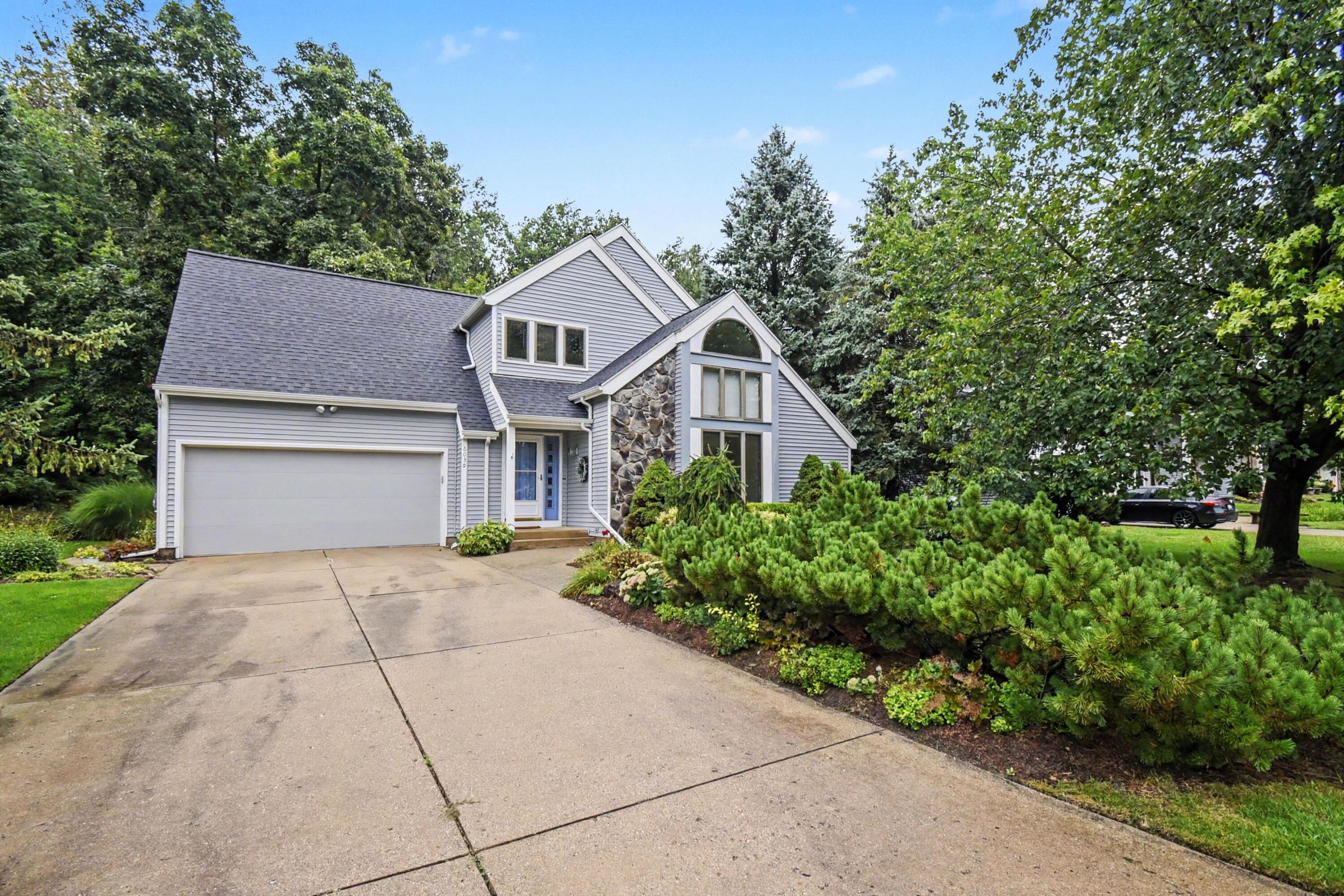 6039 Arroyo Vista Drive NE Rockford MI 49341