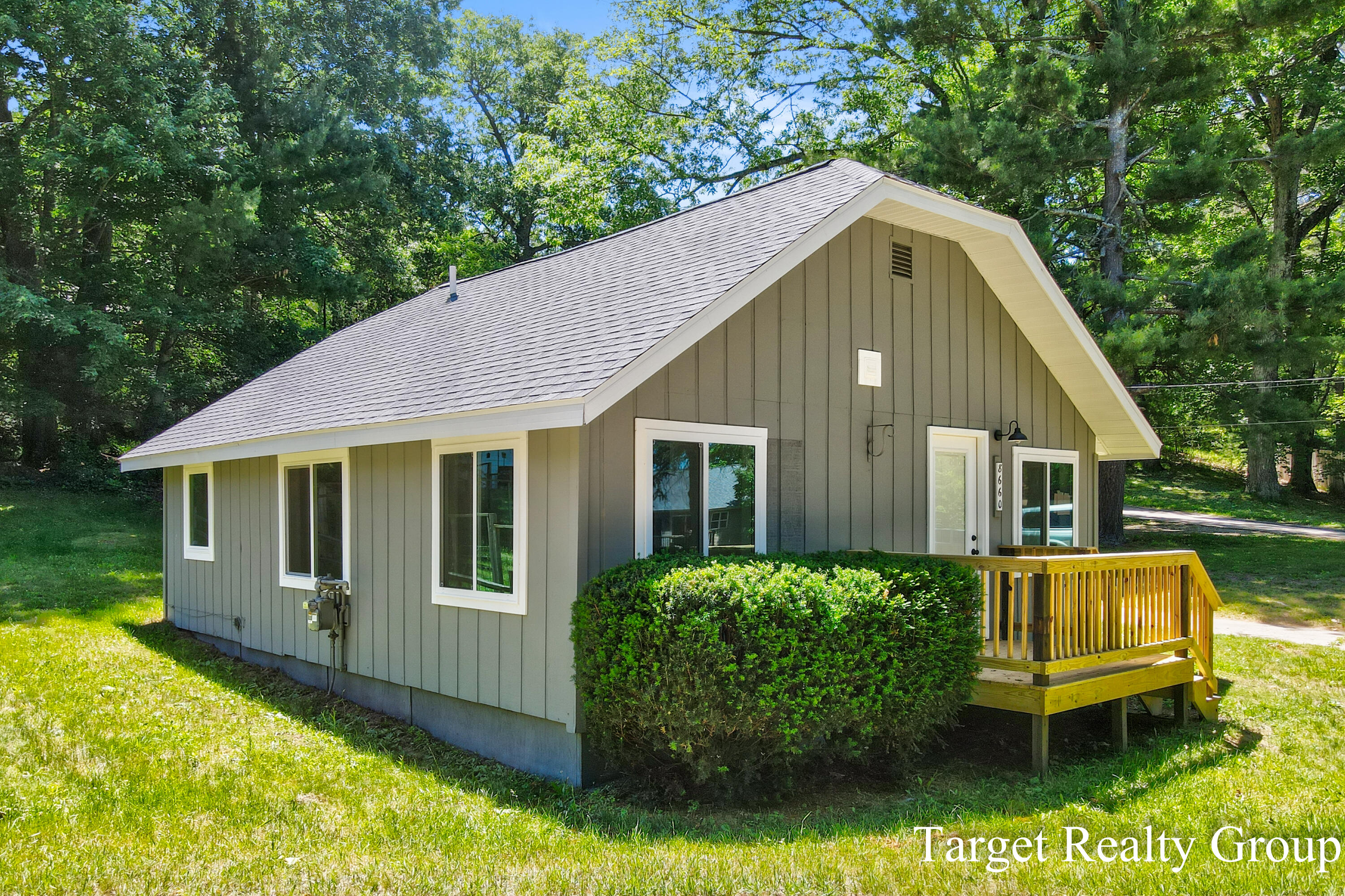 8660 Merry Drive NE Rockford MI 49341