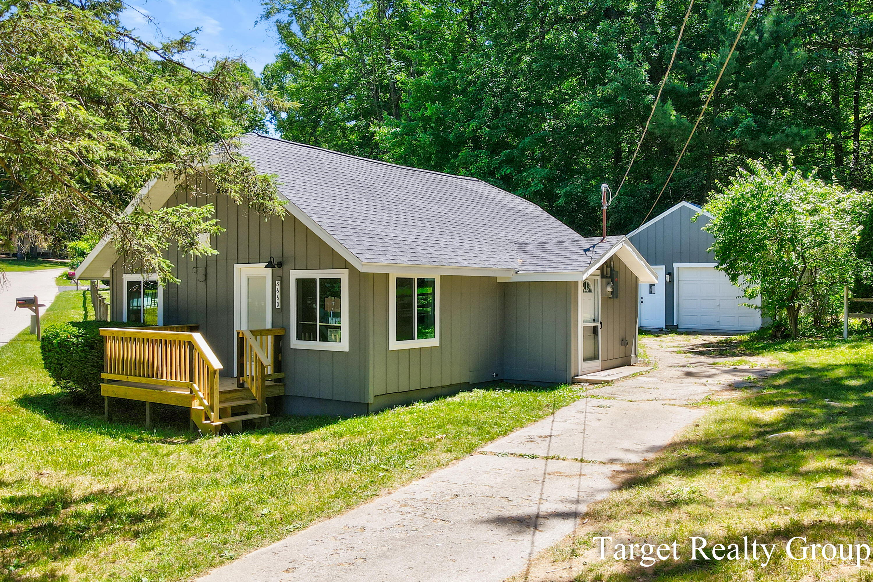 8660 Merry Drive NE Rockford MI 49341