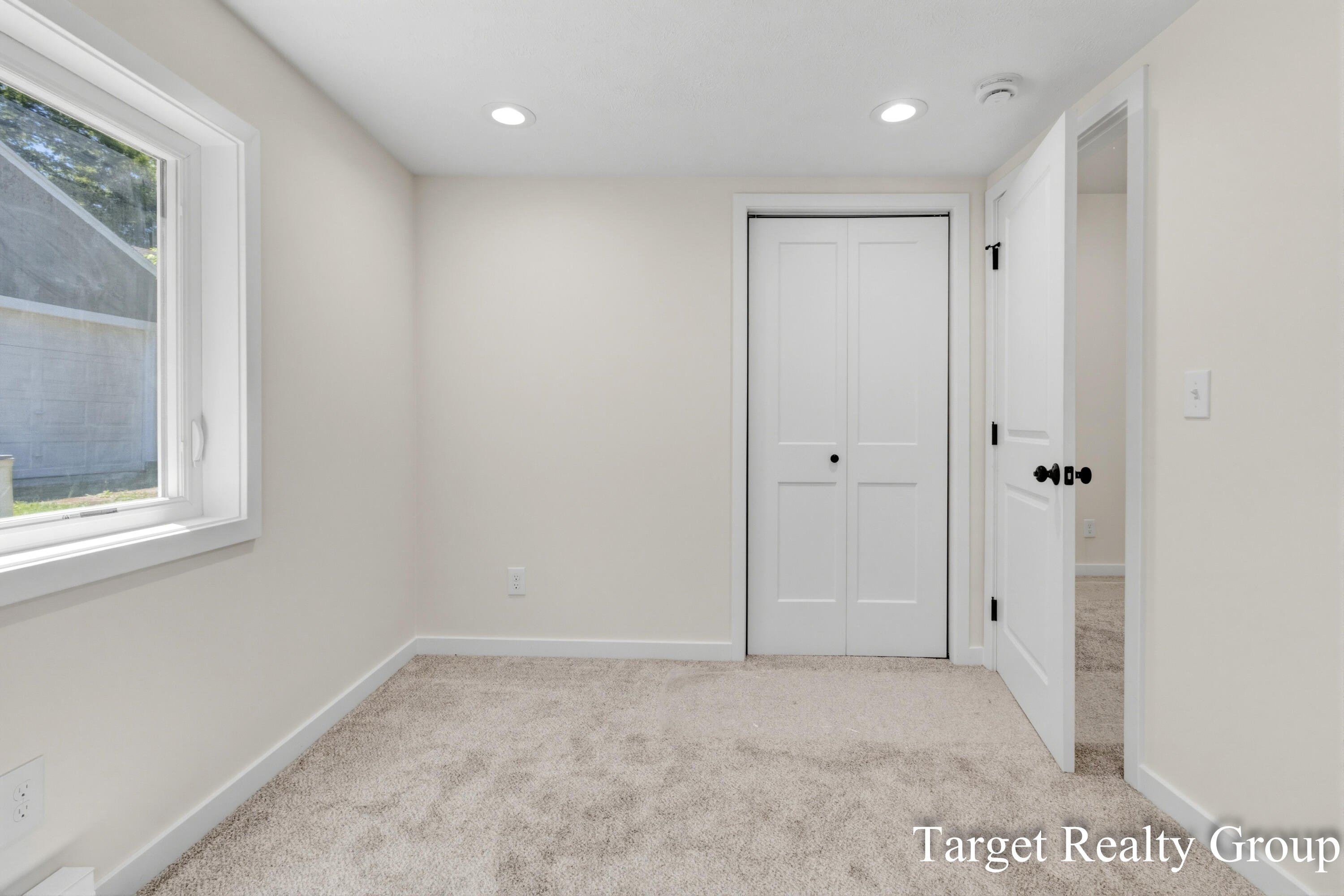 8660 Merry Drive NE Rockford MI 49341