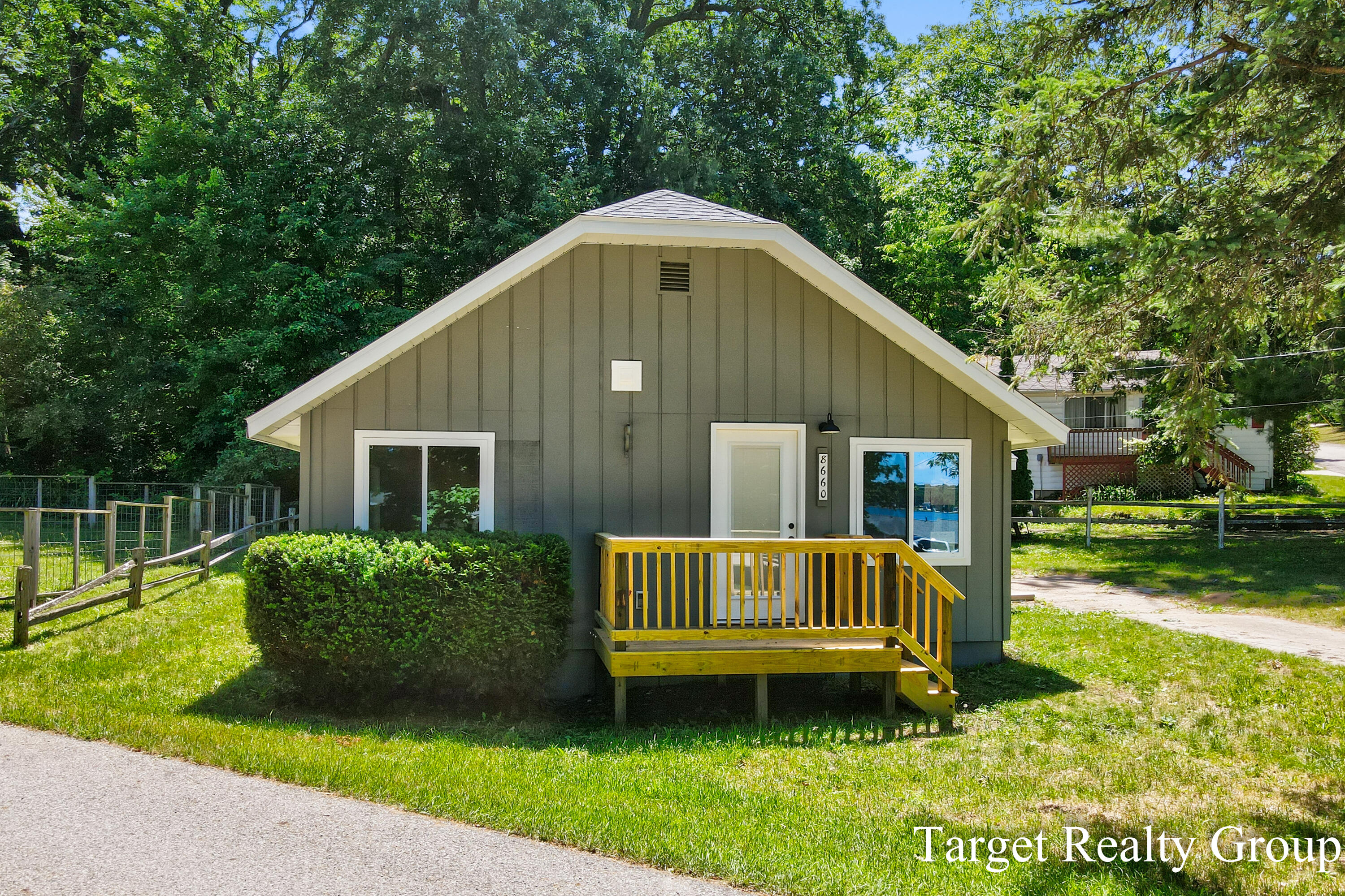 8660 Merry Drive NE Rockford MI 49341