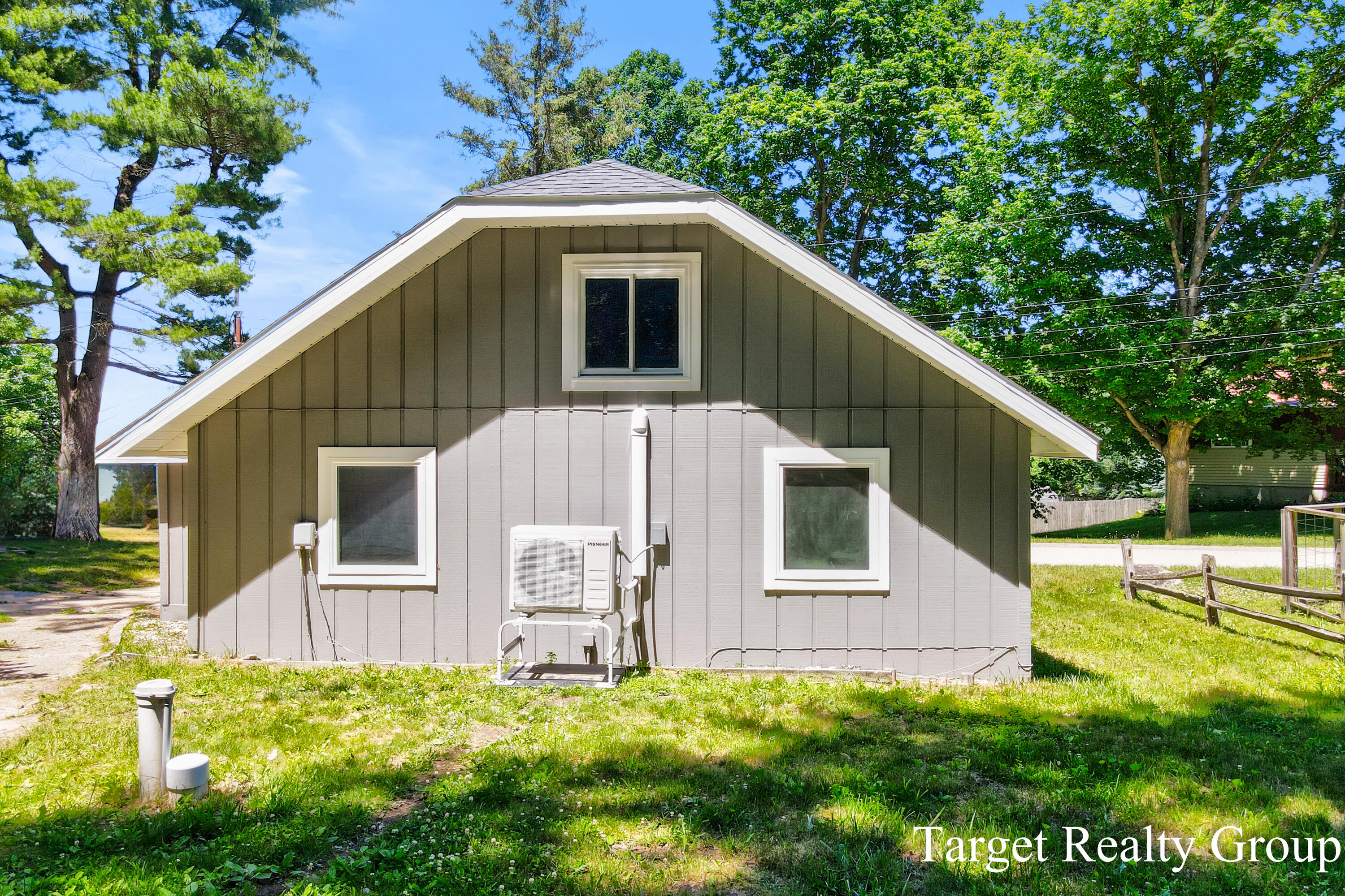 8660 Merry Drive NE Rockford MI 49341