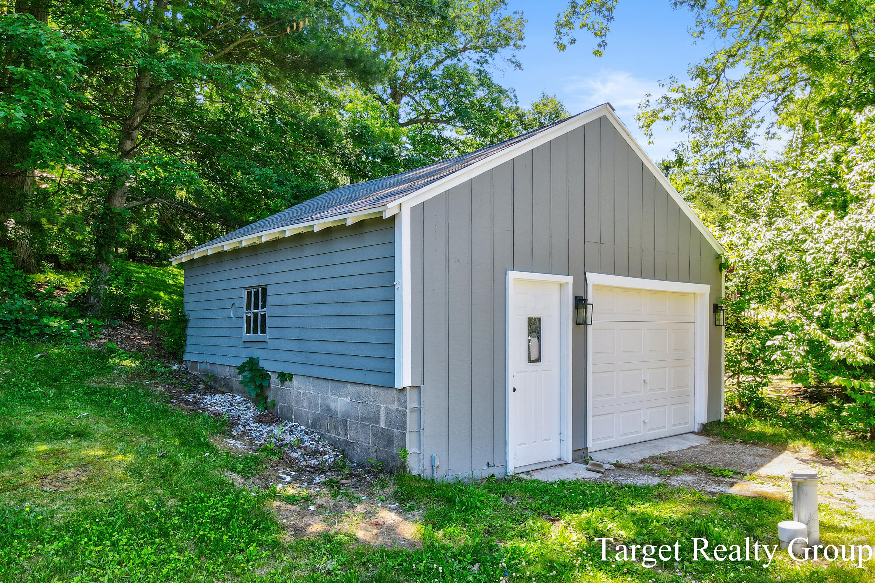 8660 Merry Drive NE Rockford MI 49341