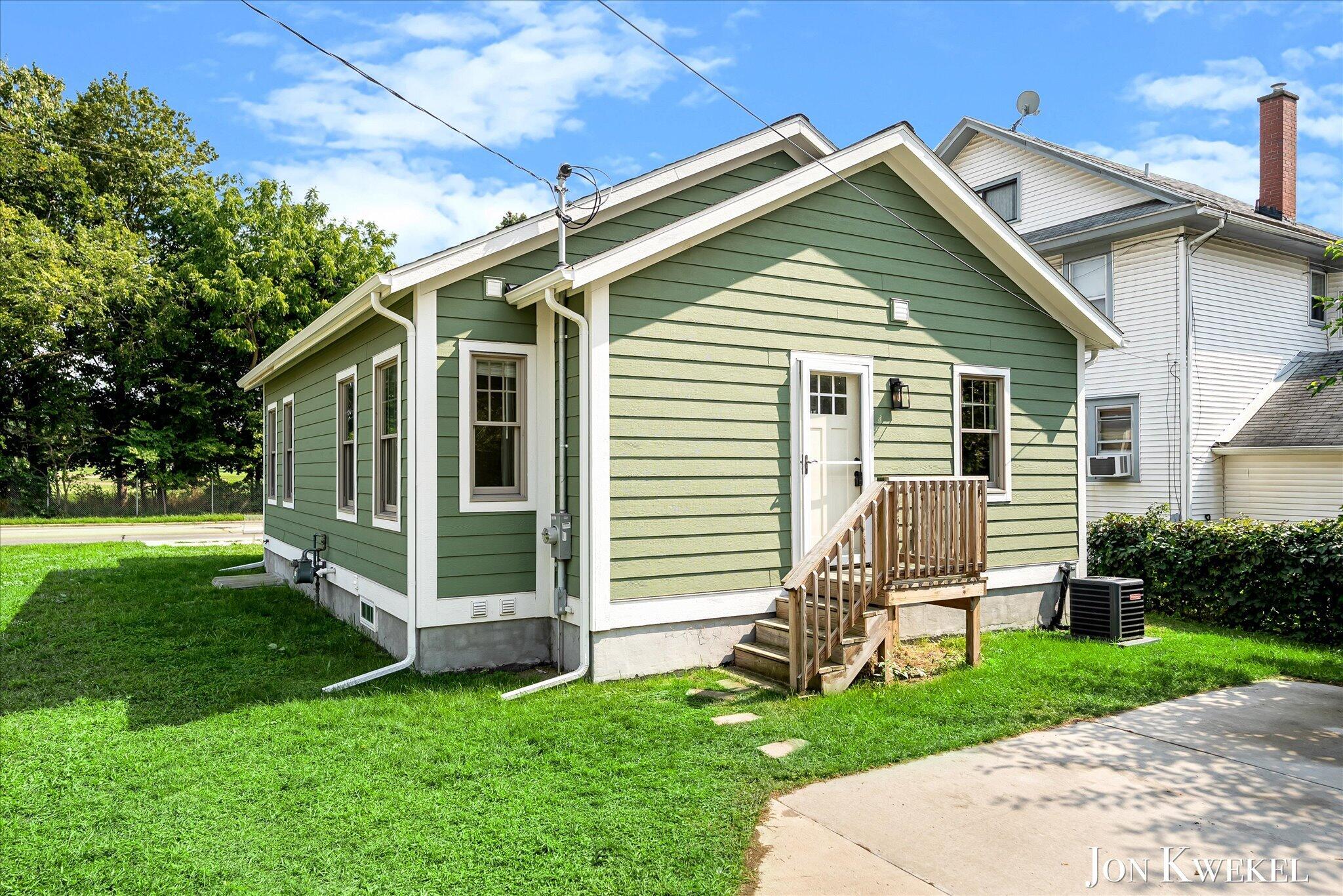 1959 Plainfield Avenue NE Grand Rapids MI 49505