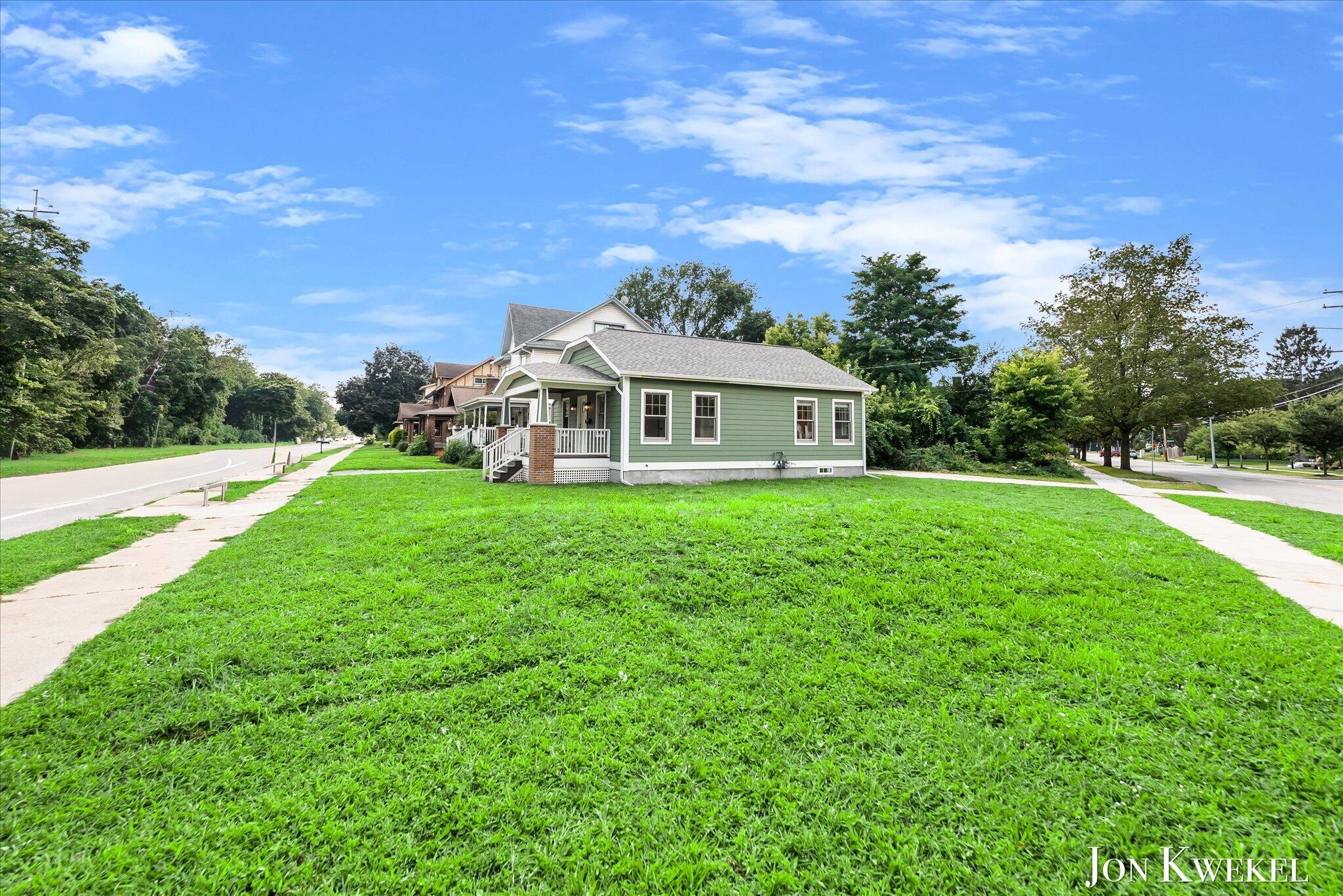 1959 Plainfield Avenue NE Grand Rapids MI 49505
