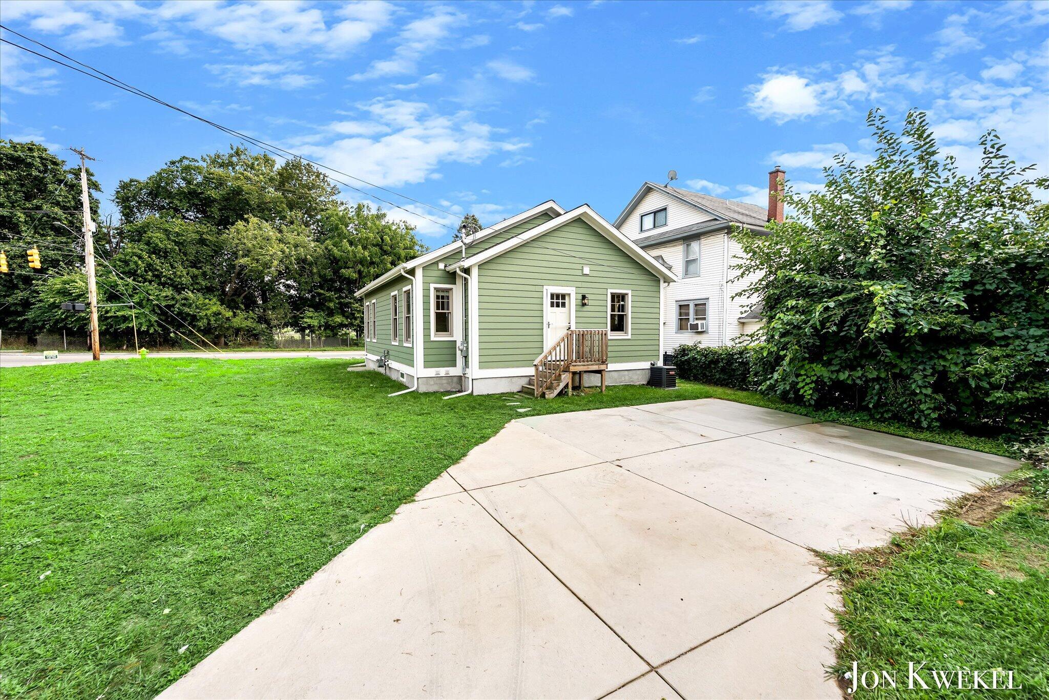 1959 Plainfield Avenue NE Grand Rapids MI 49505
