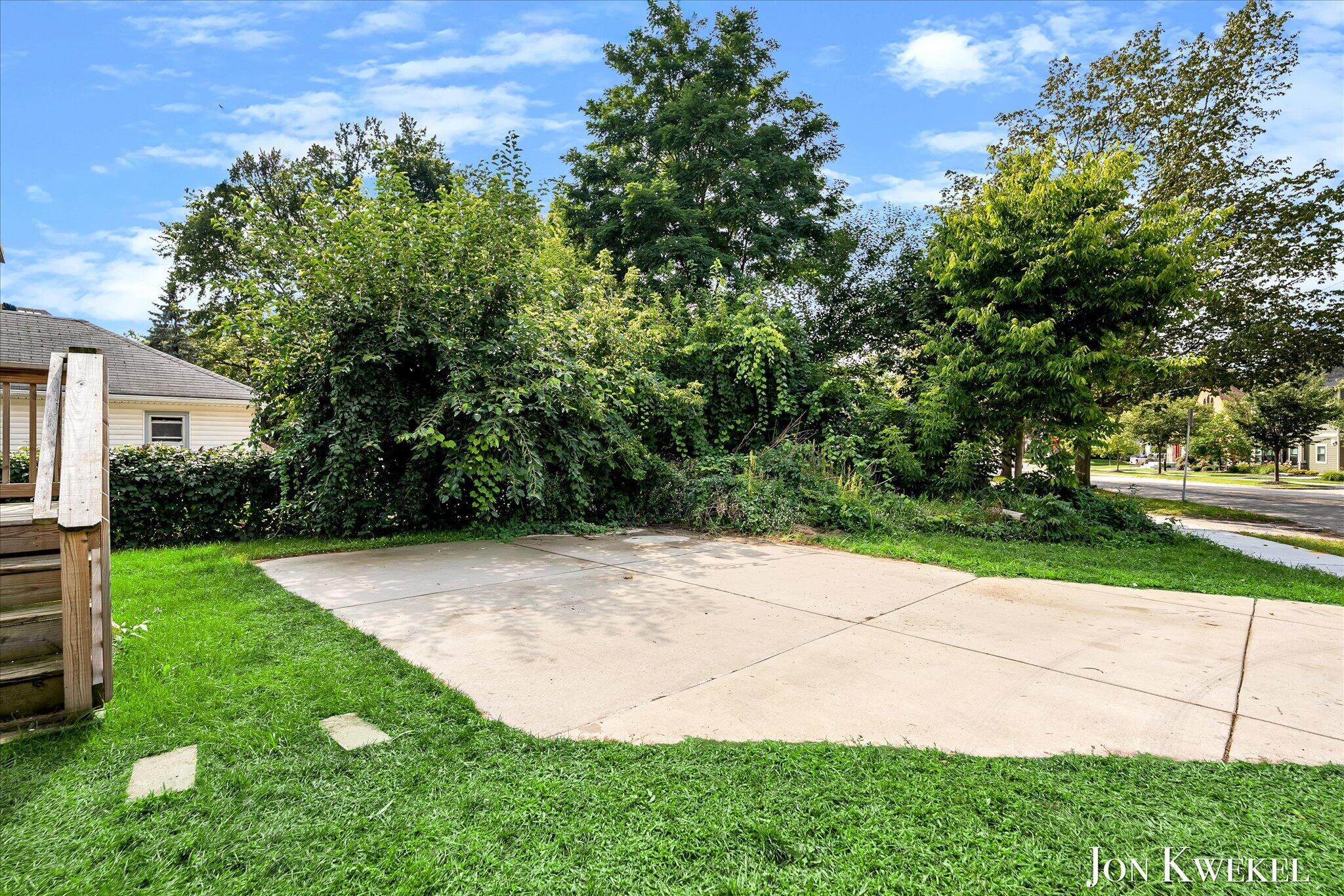 1959 Plainfield Avenue NE Grand Rapids MI 49505