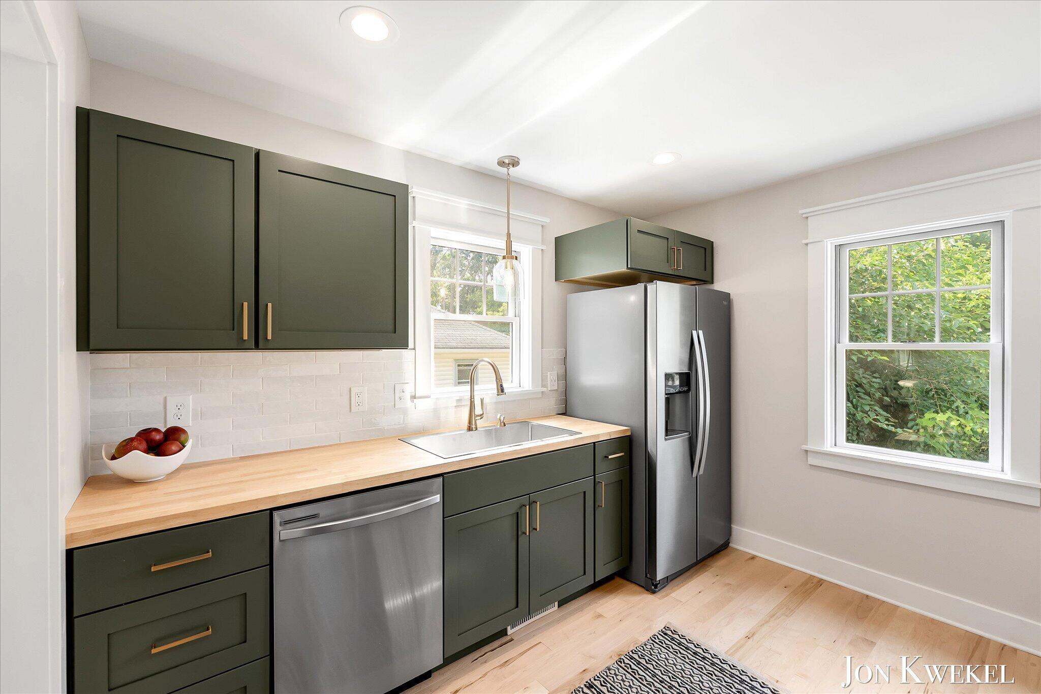1959 Plainfield Avenue NE Grand Rapids MI 49505