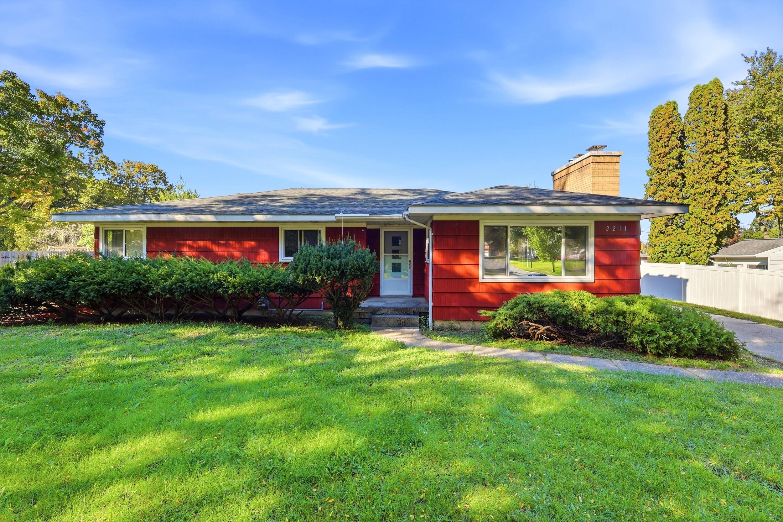 2211 Apple Avenue NW Grand Rapids MI 49504